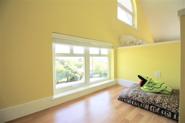 767 Edgar Ave, Coquitlam 13