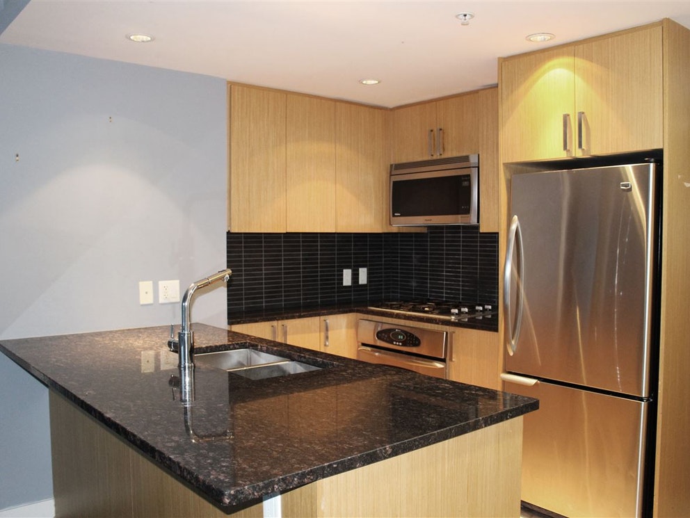 504 2978 Glen Drive, Coquitlam 8