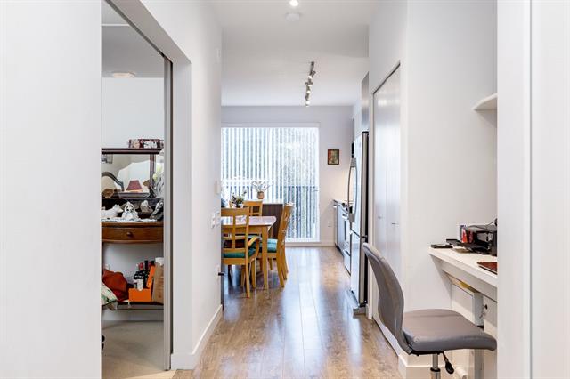 302 608 Como Lake Ave, Coquitlam 15
