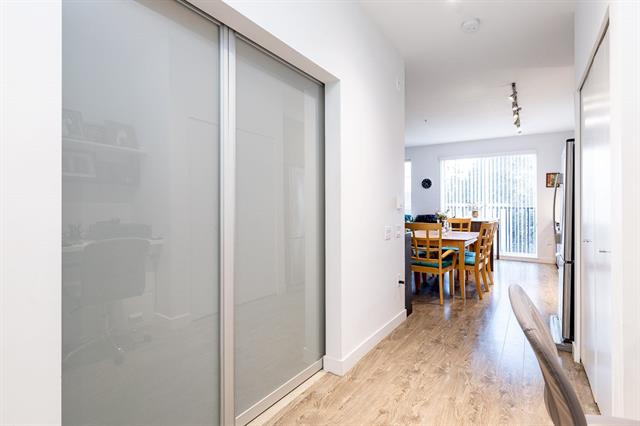 302 608 Como Lake Ave, Coquitlam 18