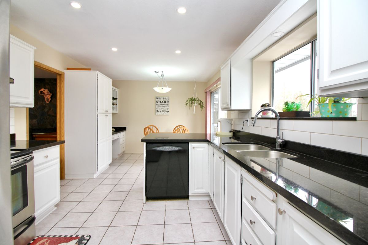 430 Riverview Crescent, Coquitlam 9