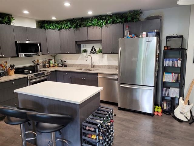 218 2915 Glen Drive, Coquitlam 5