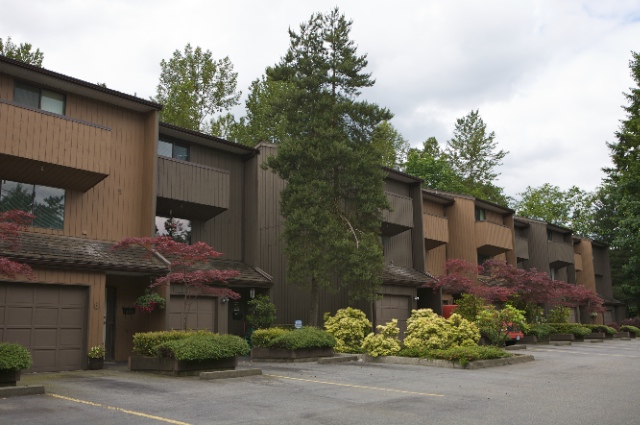 Mariner Mews | 2960 Mariner Way