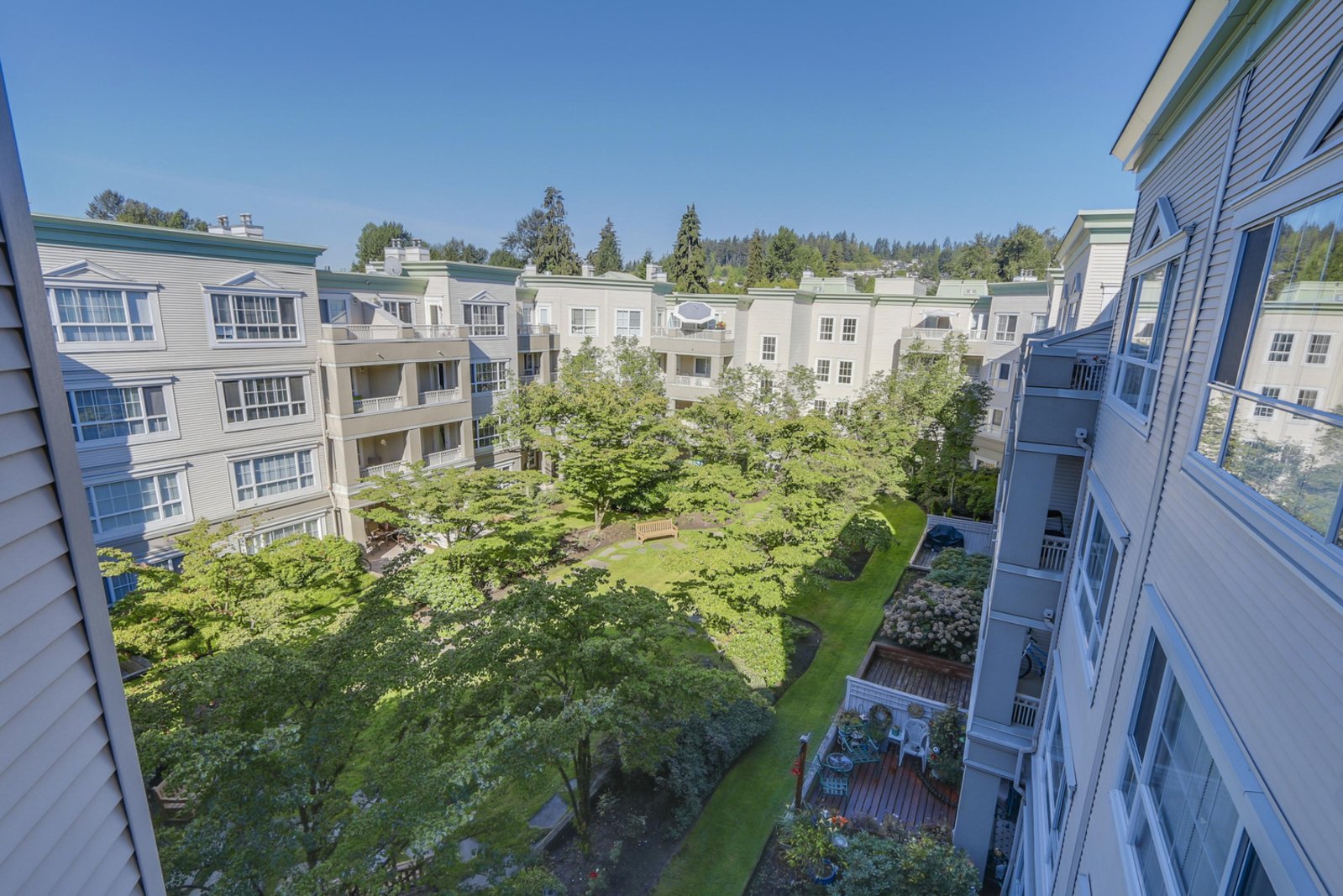 Montclaire | 2980 Princess Crescent 2
