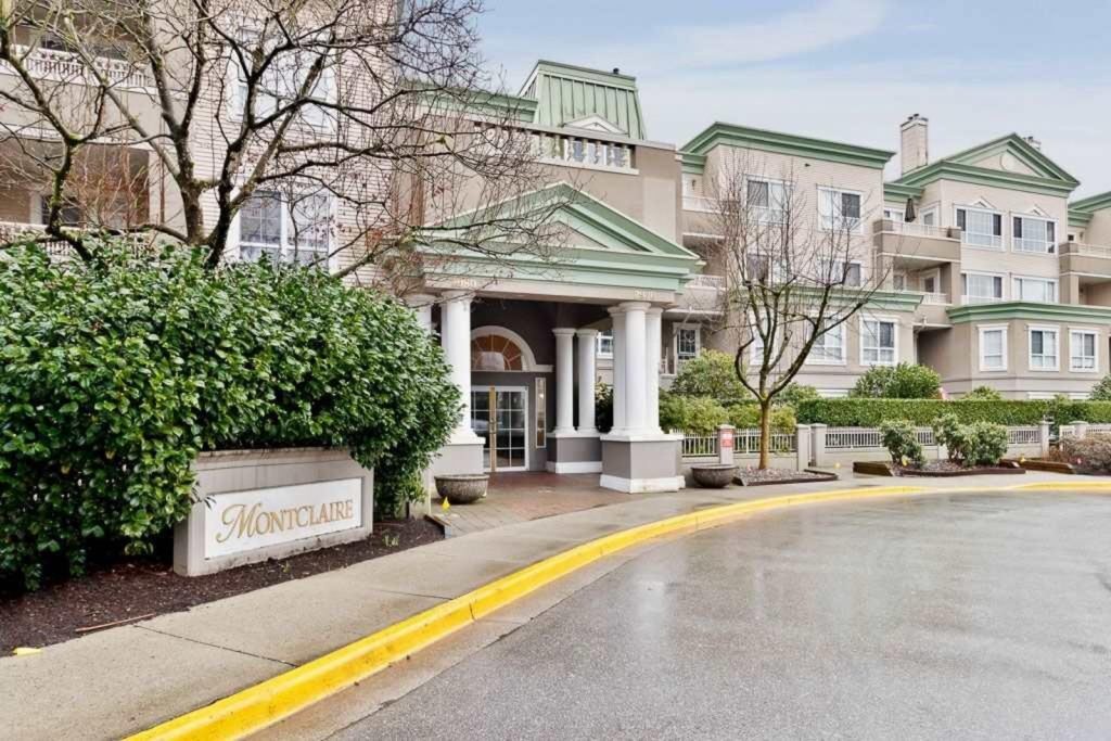 Montclaire | 2980 Princess Crescent