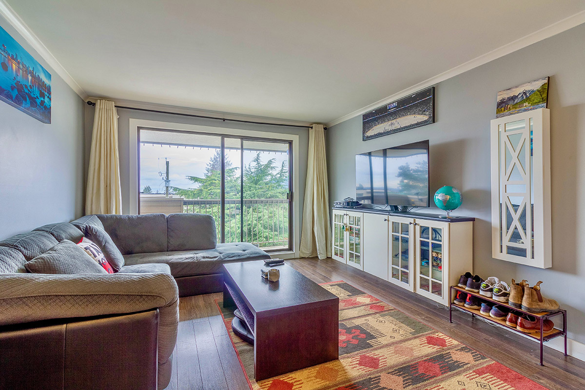 304 1650 Chesterfield Avenue, North Vancouver 2