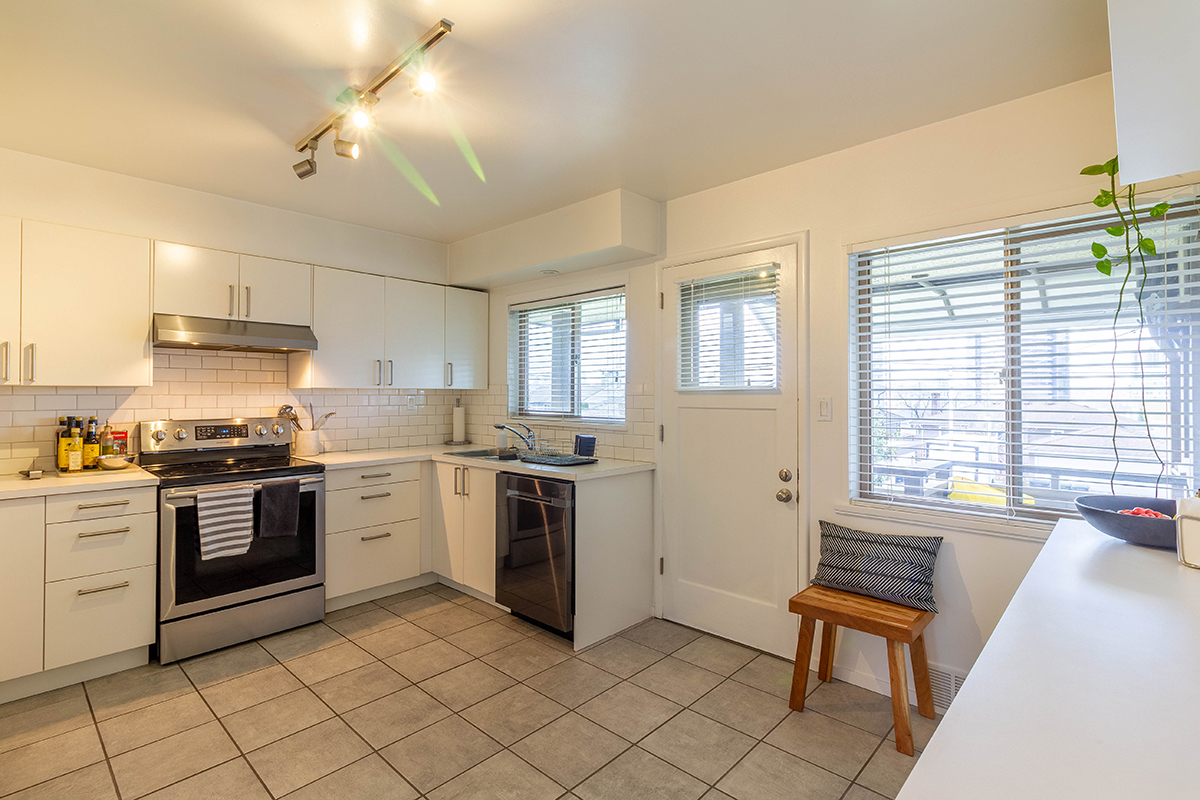 4666 Highlawn Drive, Burnaby North 12