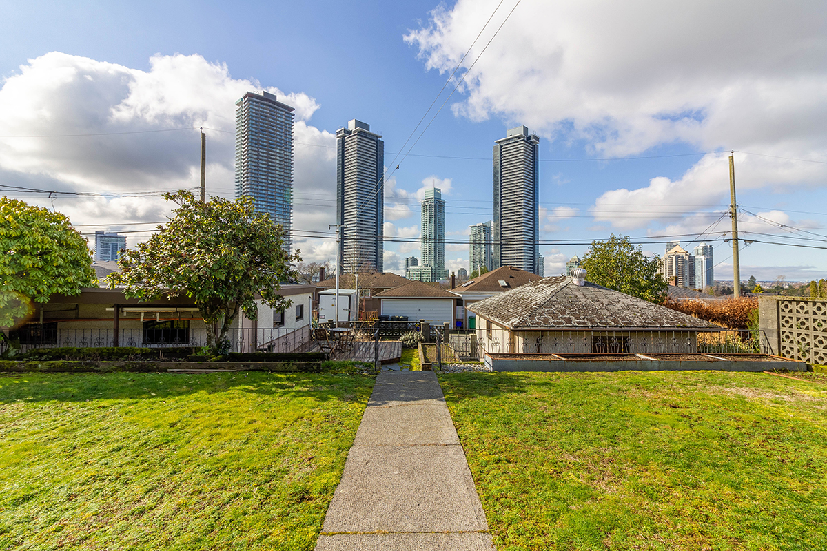 4666 Highlawn Drive, Burnaby North 30