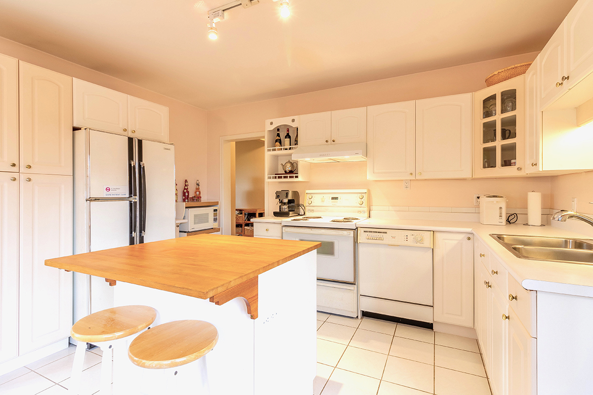2510 Camrose Drive, Burnaby 11