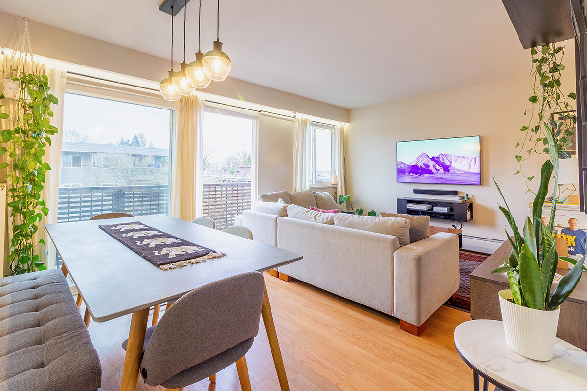 301 241 St. Andrews Avenue, North Vancouver 2