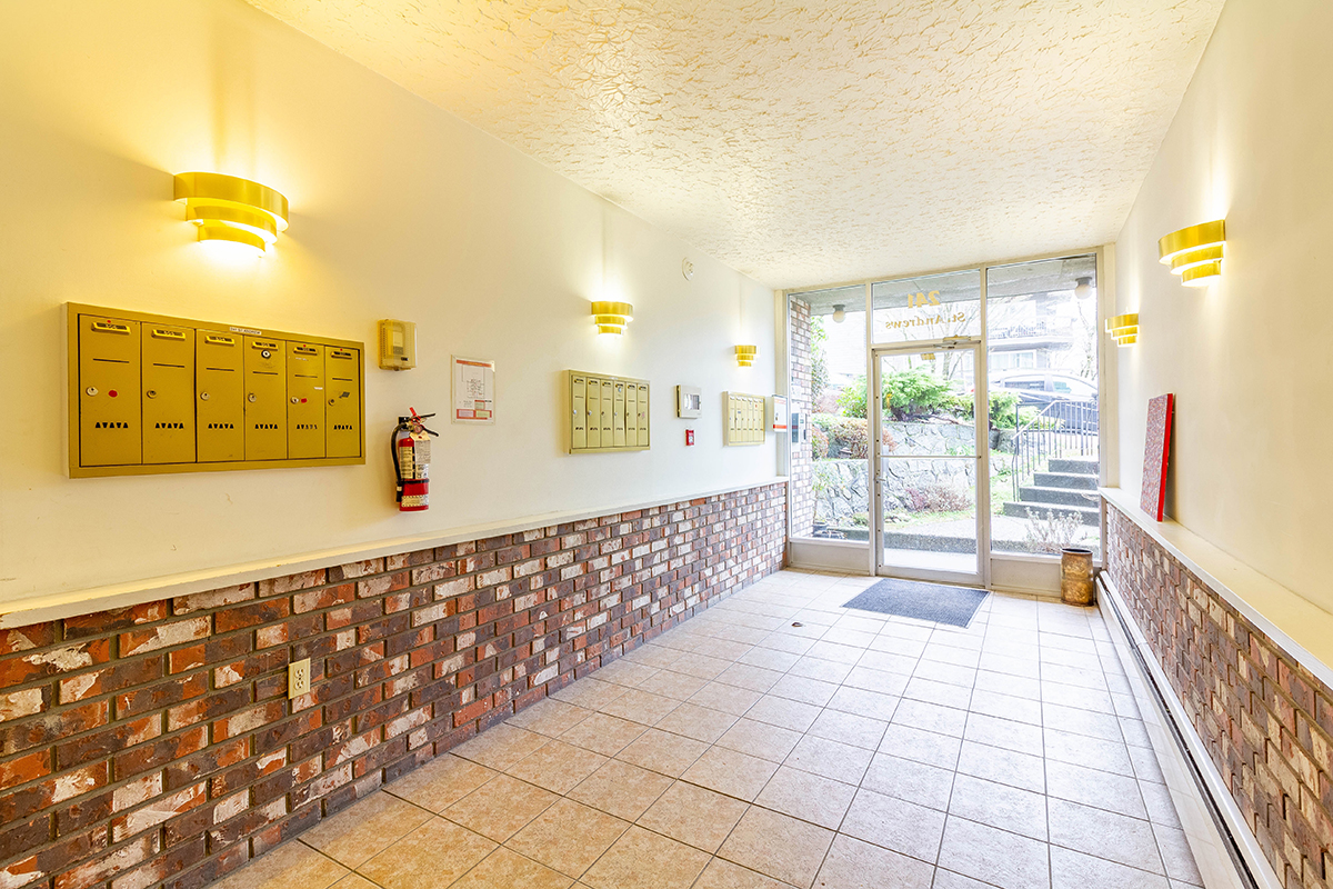 301 241 St. Andrews Avenue, North Vancouver 24
