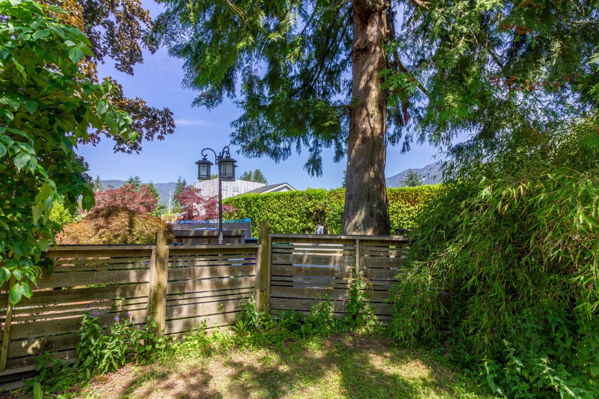 4419 Derby Place, North Vancouver 40