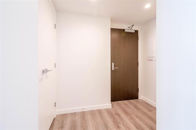 1611 13350 CENTRAL AVENUE, Surrey 25