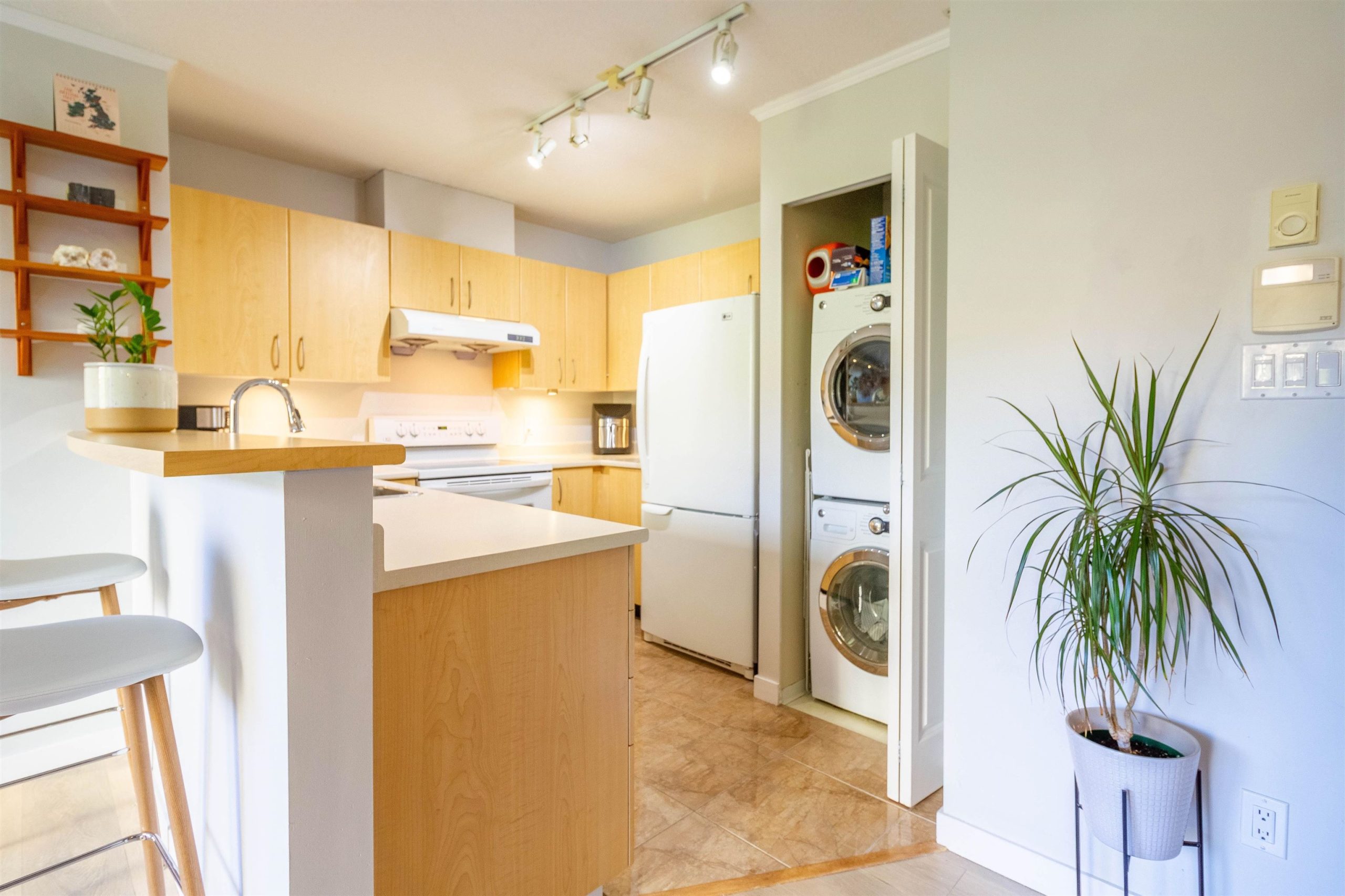 310 3588 CROWLEY DRIVE, VANCOUVER 10