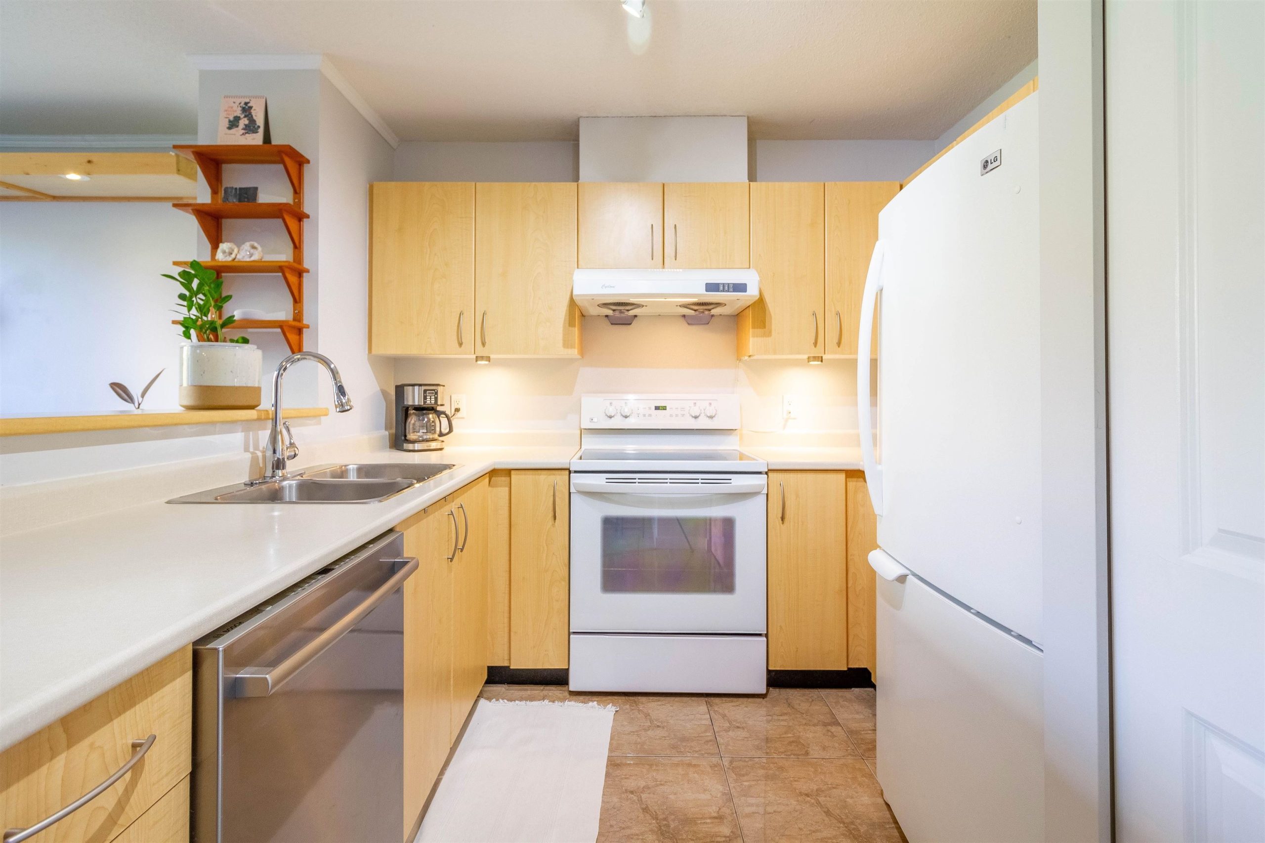 310 3588 CROWLEY DRIVE, VANCOUVER 11