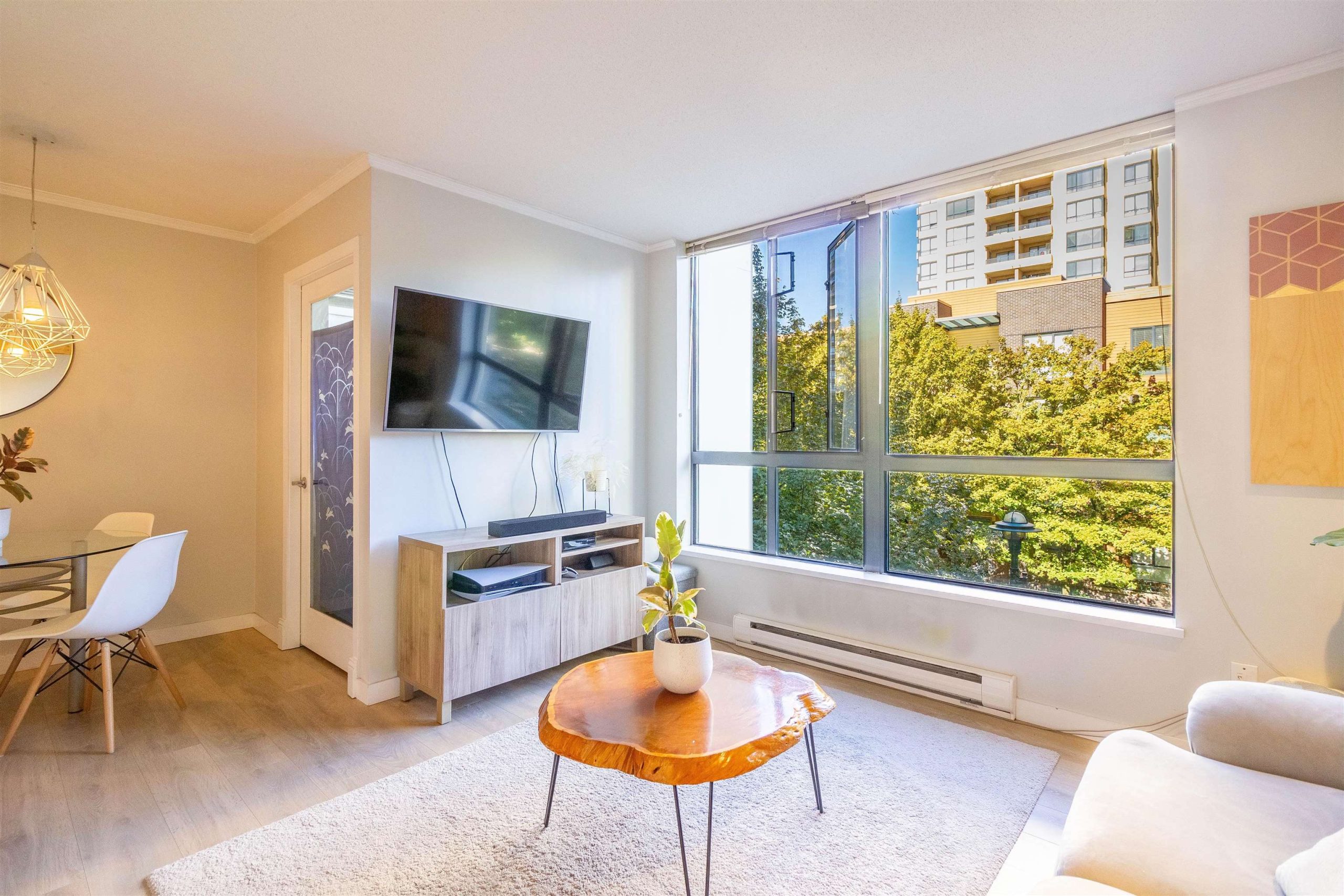 310 3588 CROWLEY DRIVE, VANCOUVER 12
