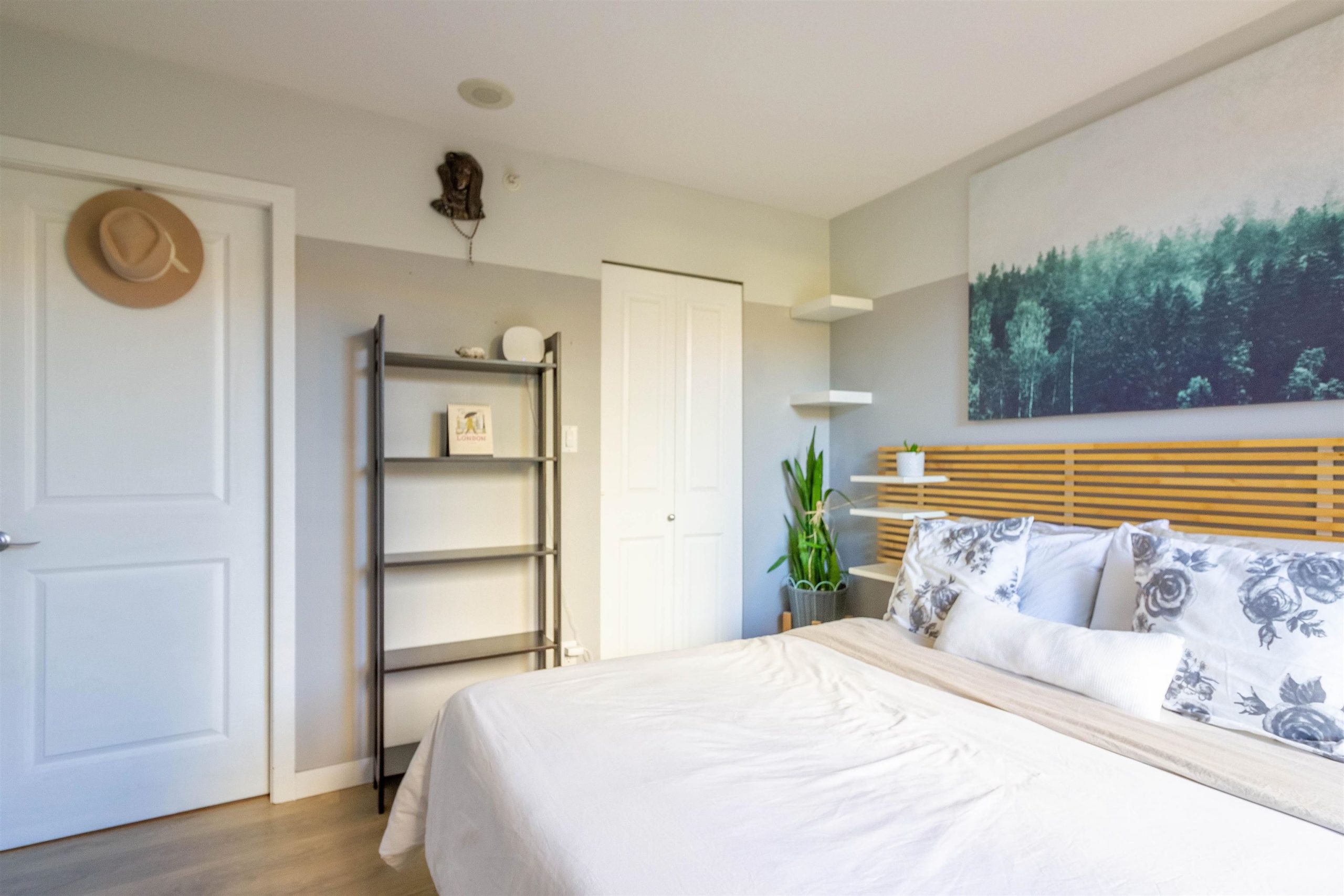 310 3588 CROWLEY DRIVE, VANCOUVER 14
