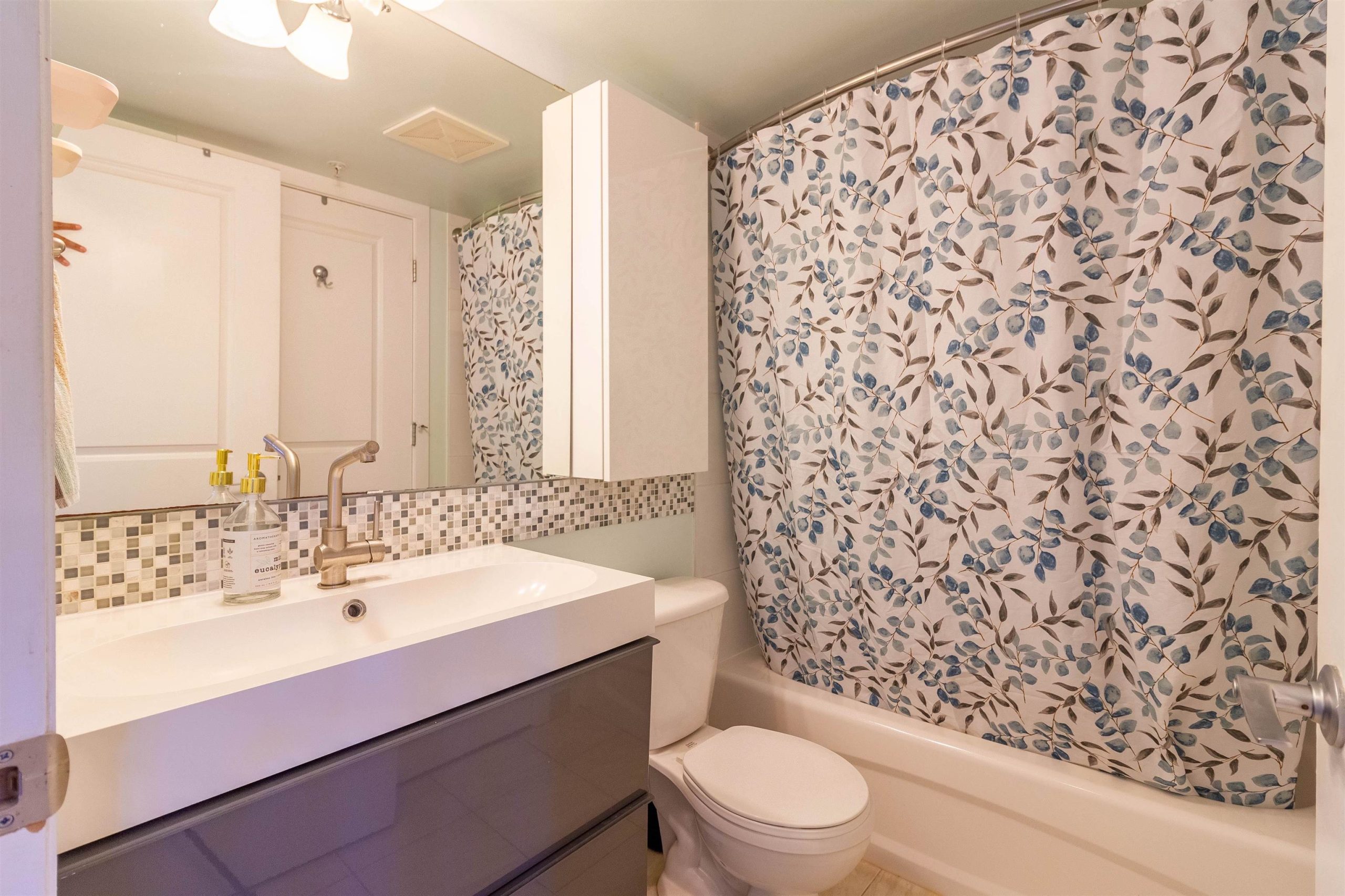 310 3588 CROWLEY DRIVE, VANCOUVER 21