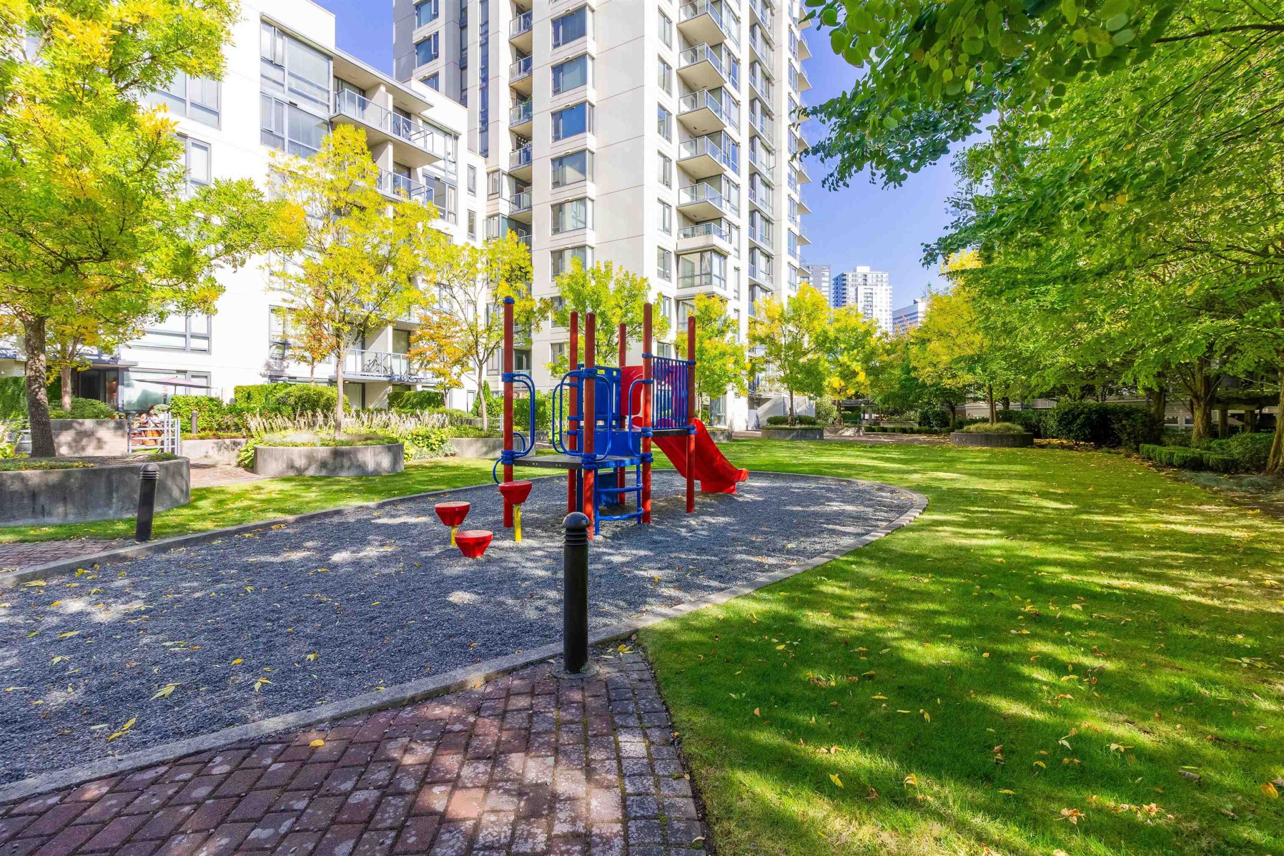 310 3588 CROWLEY DRIVE, VANCOUVER 29