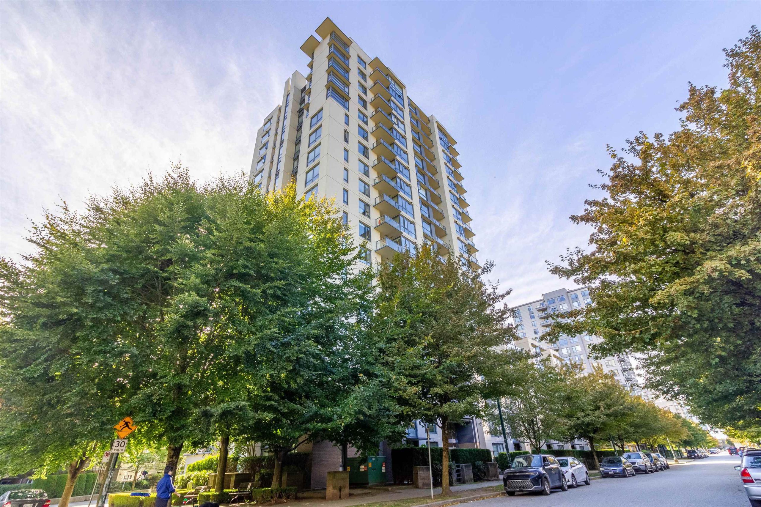 310 3588 CROWLEY DRIVE, VANCOUVER 34