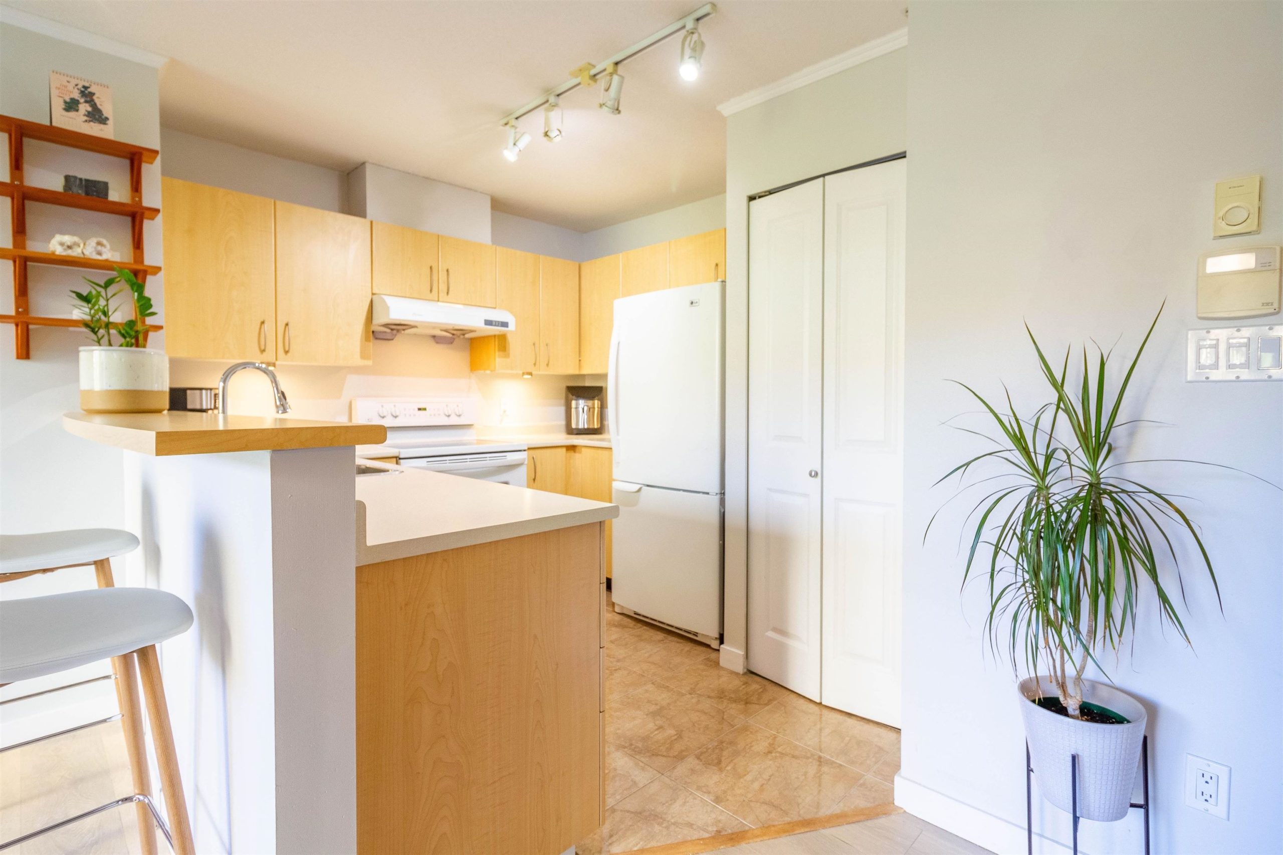 310 3588 CROWLEY DRIVE, VANCOUVER 9