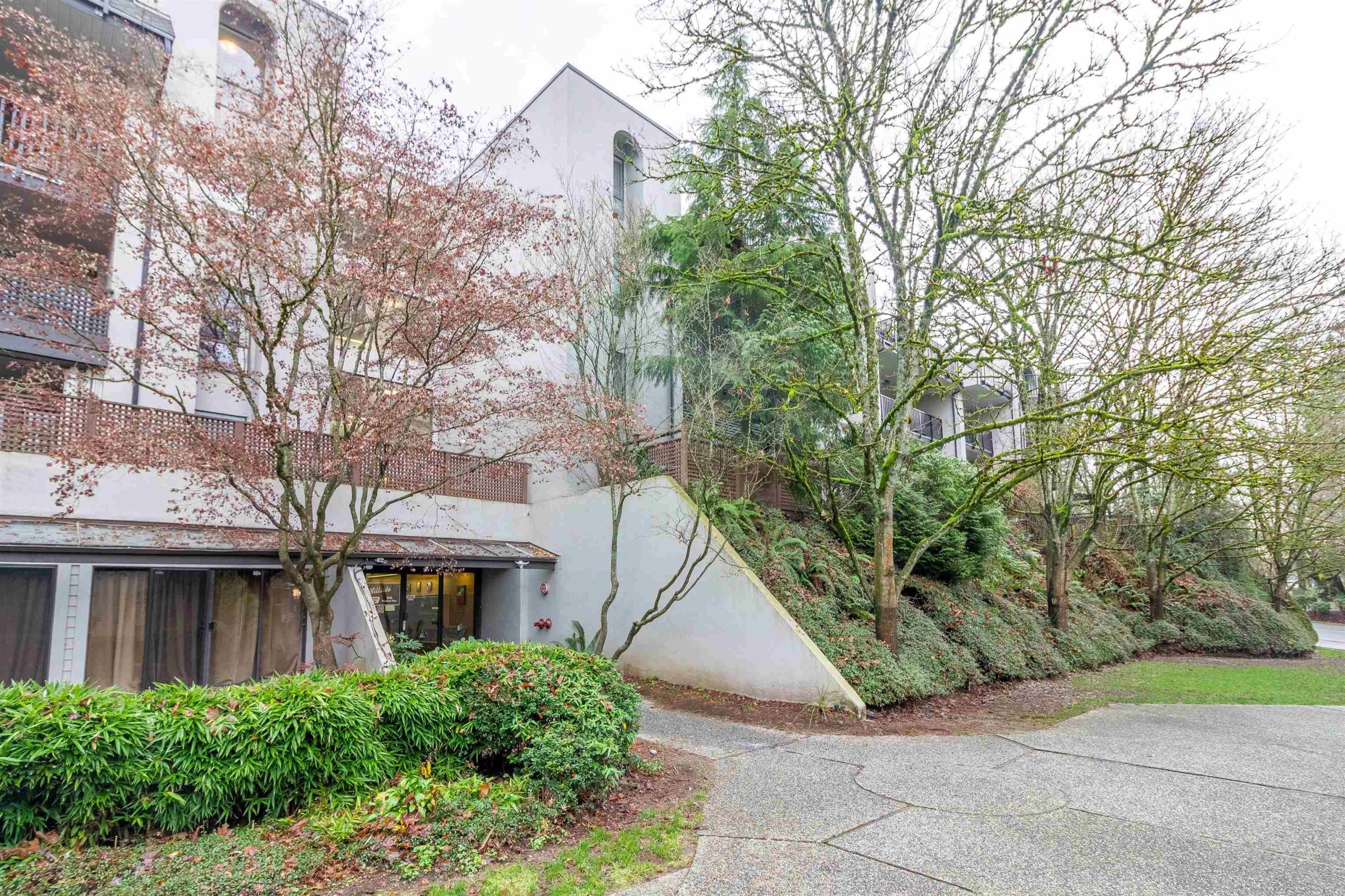 220 1945 WOODWAY PLACE, Burnaby 27