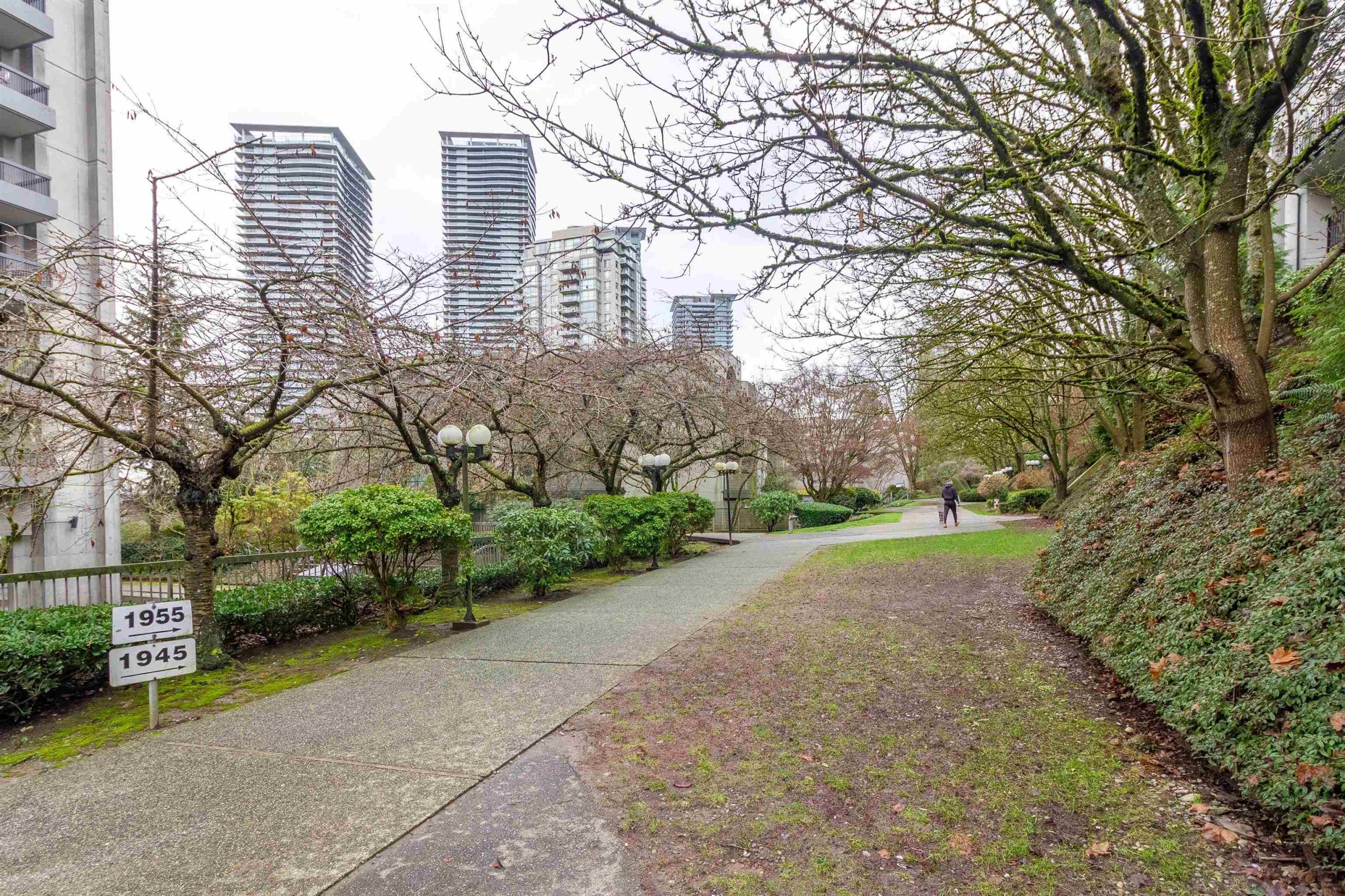 220 1945 WOODWAY PLACE, Burnaby 30