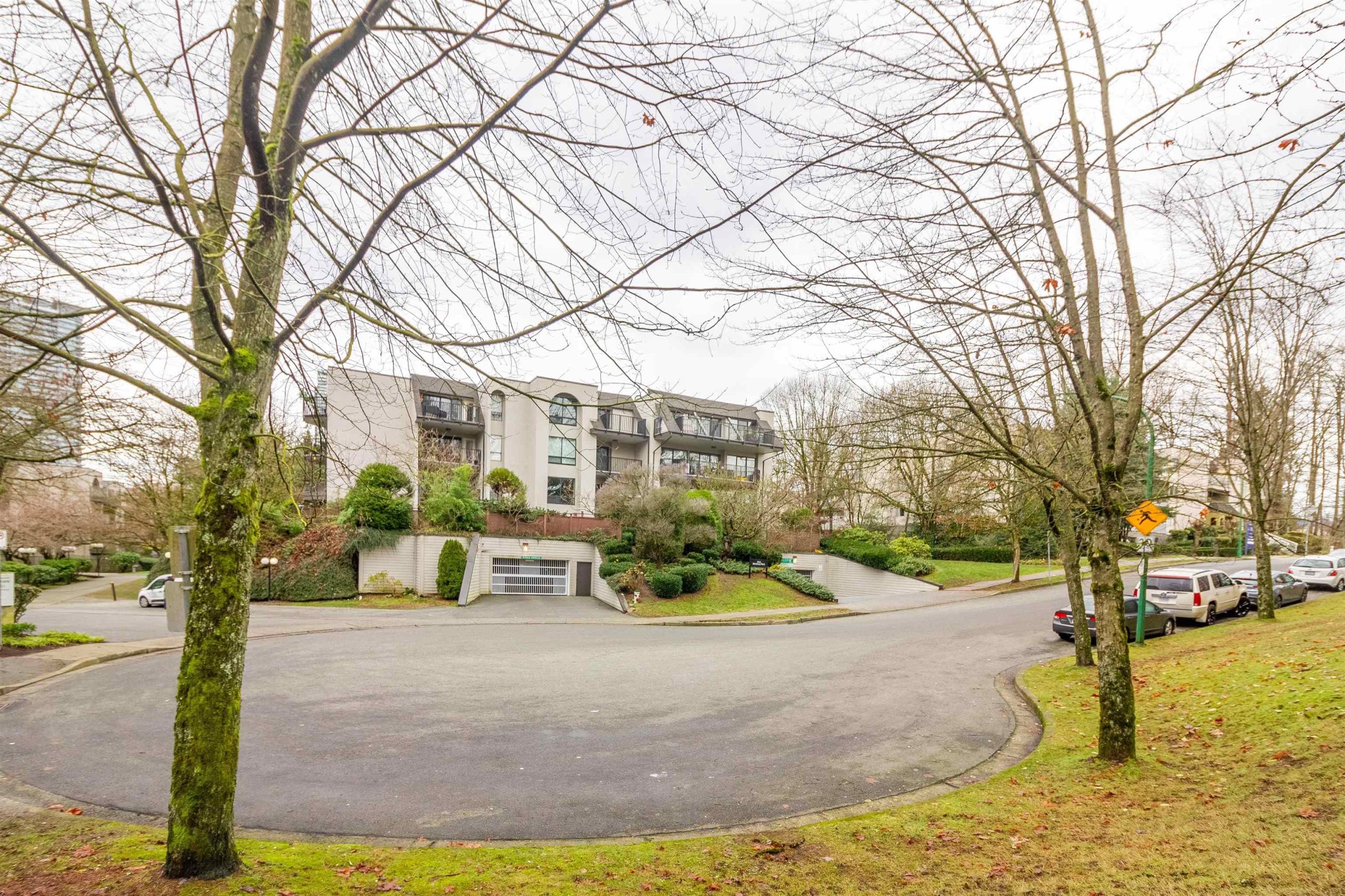 220 1945 WOODWAY PLACE, Burnaby 32