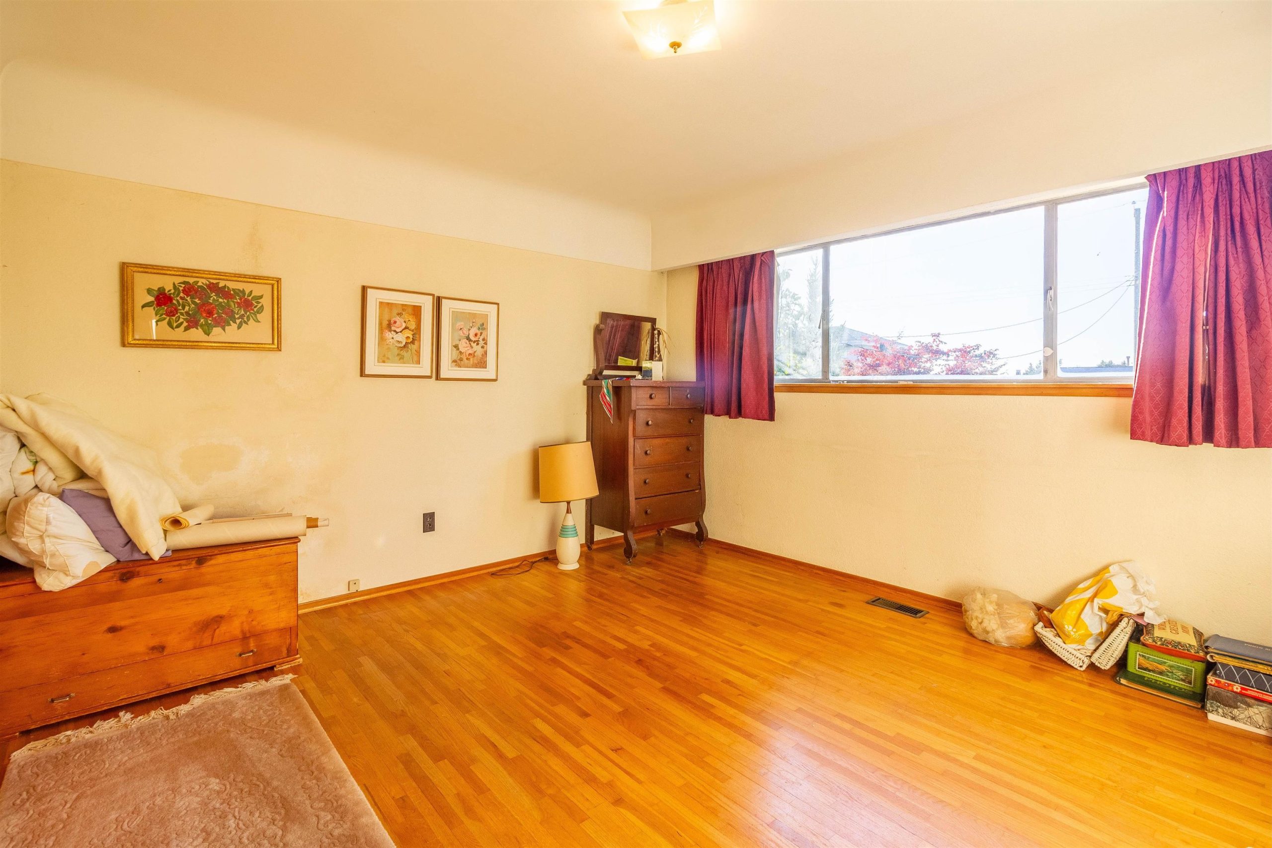 6503 Winch St, Burnaby 9