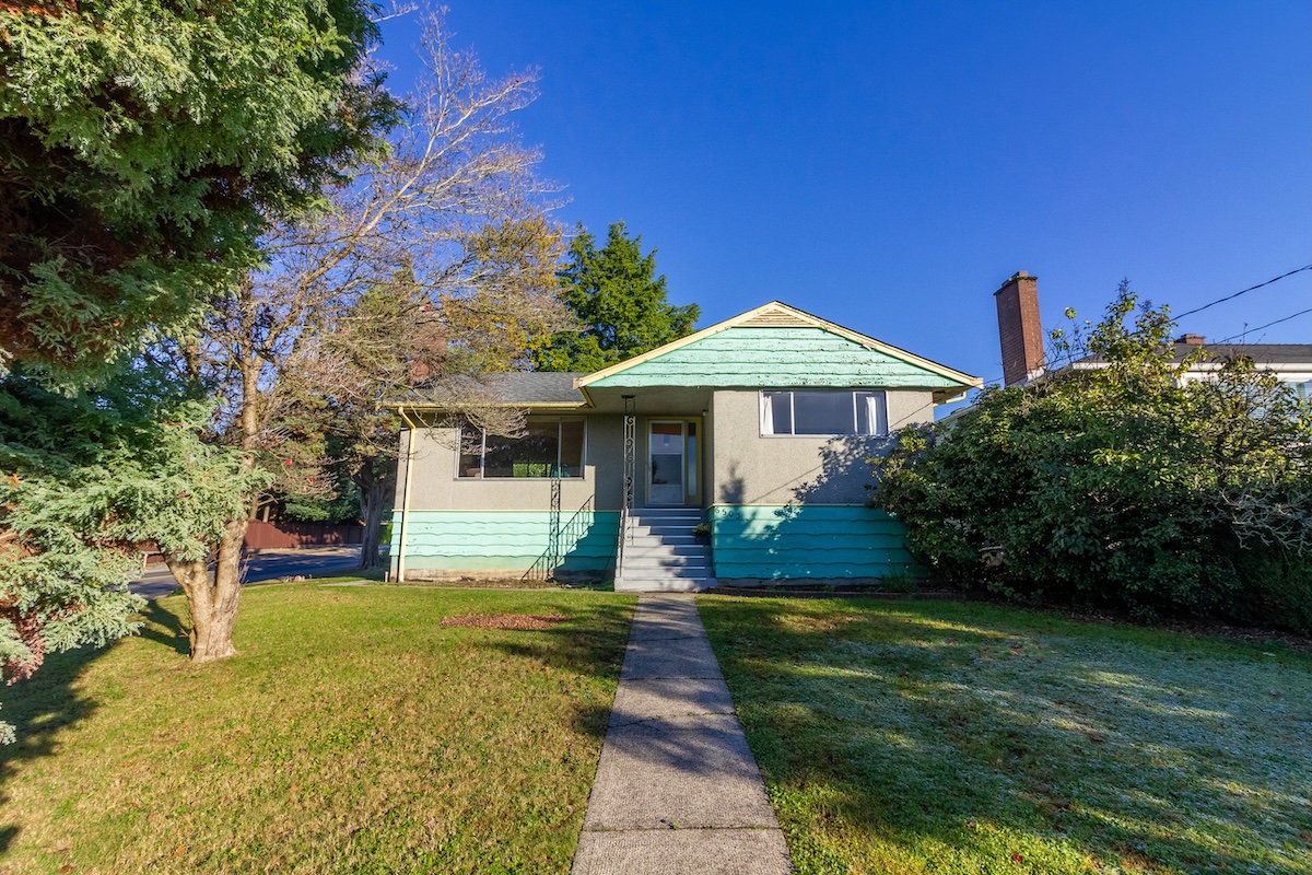 6503 Winch St, Burnaby