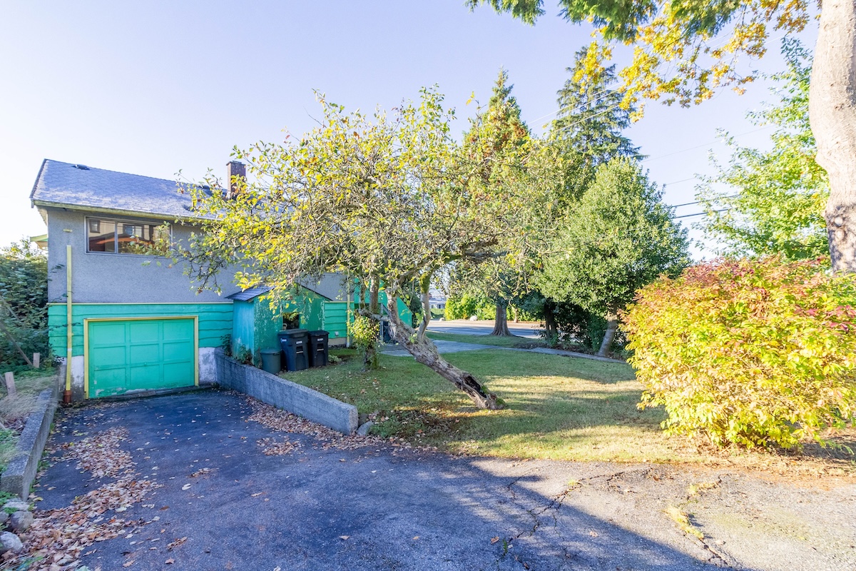 6503 Winch St, Burnaby 19