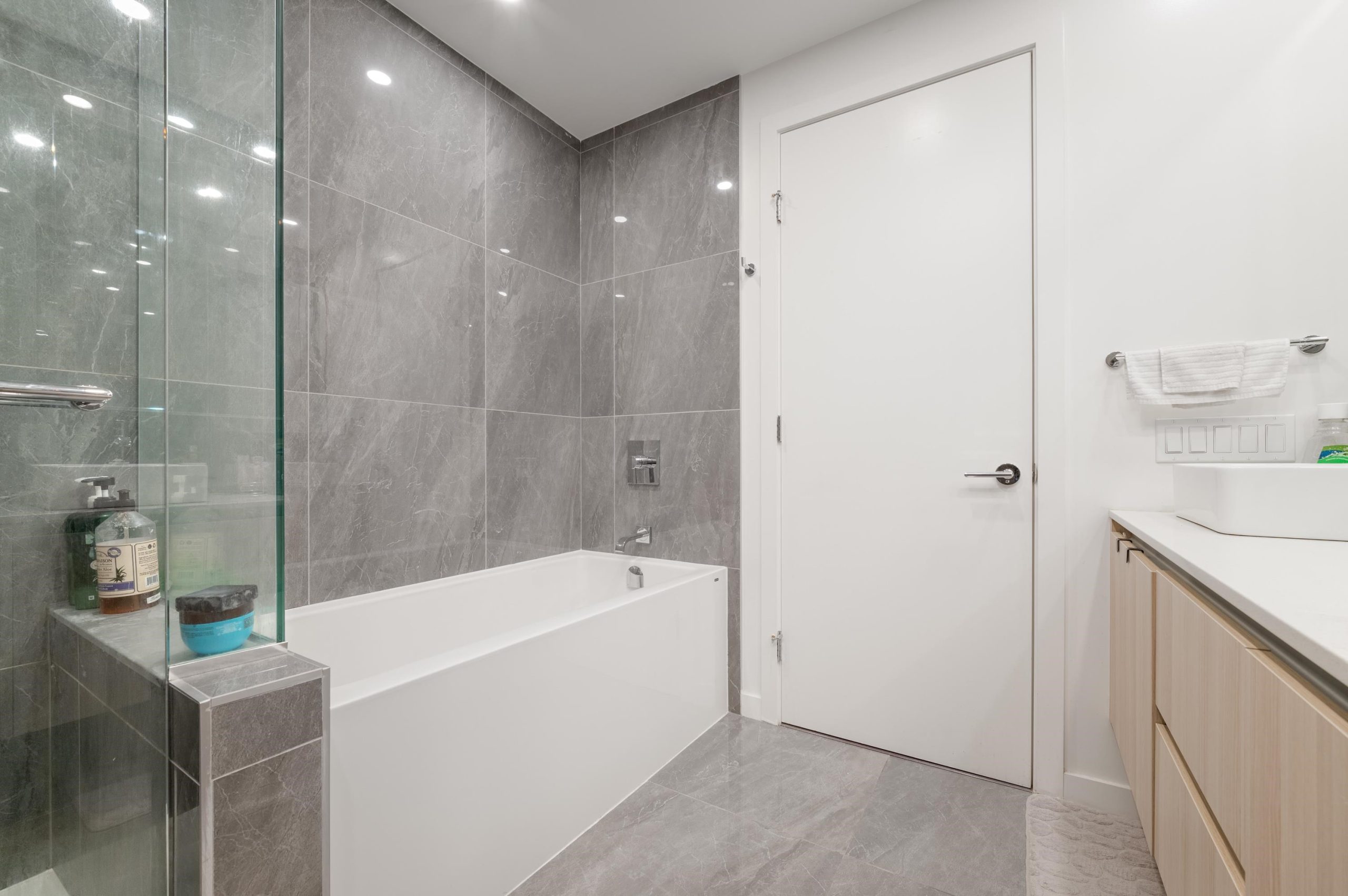 1409 5333 GORING STREET 17