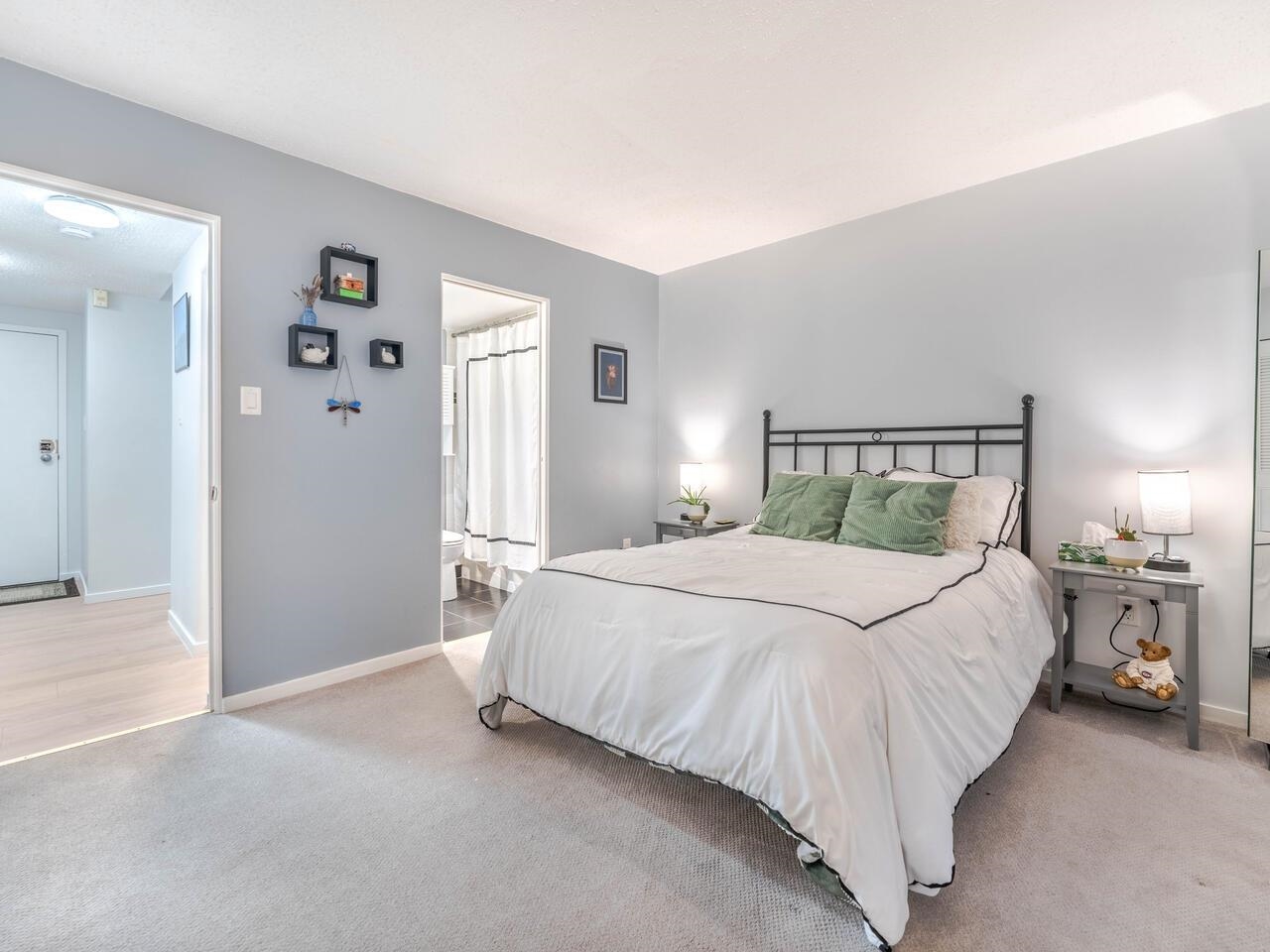 207 250 W 1ST STREET 17