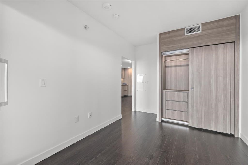 605 4880 LOUGHEED HIGHWAY 11