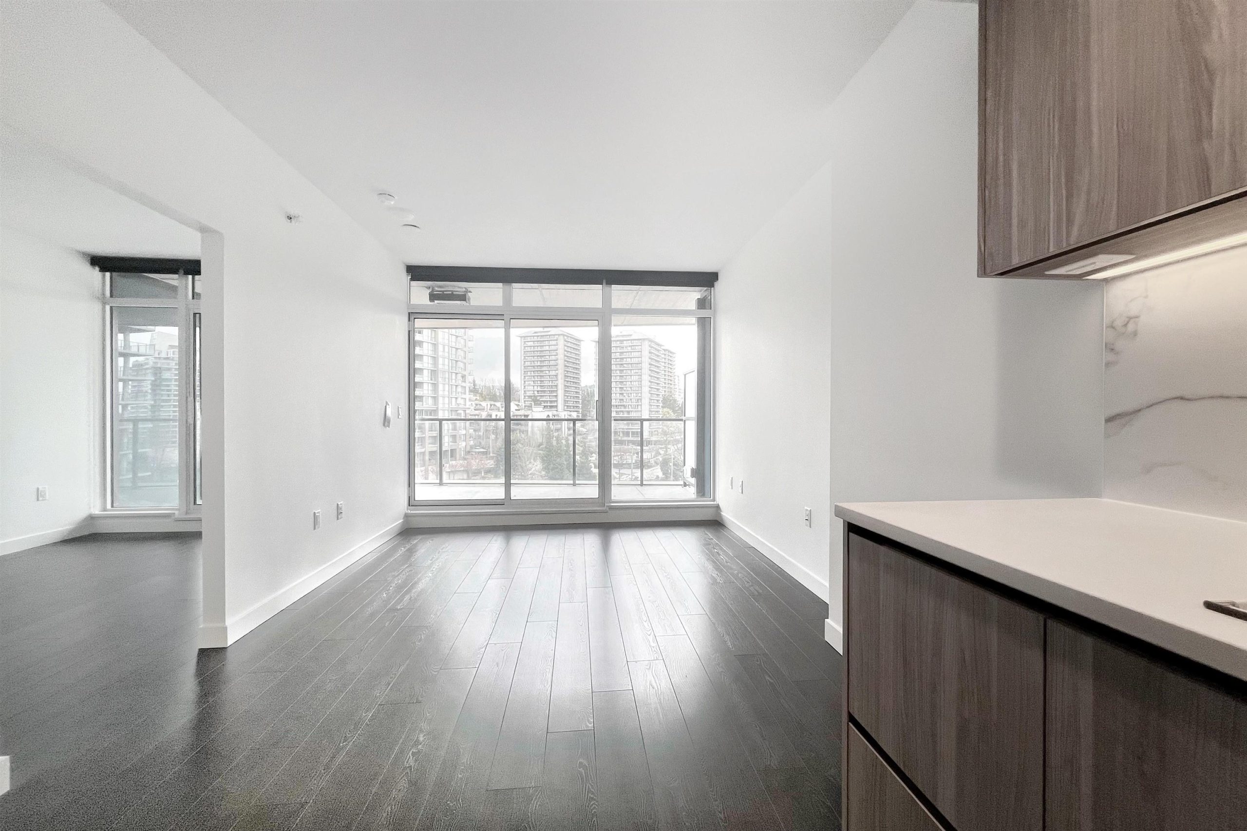 605 4880 LOUGHEED HIGHWAY 12