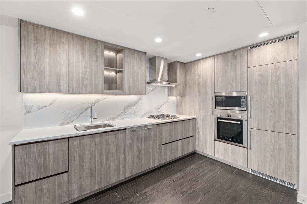 605 4880 LOUGHEED HIGHWAY 6