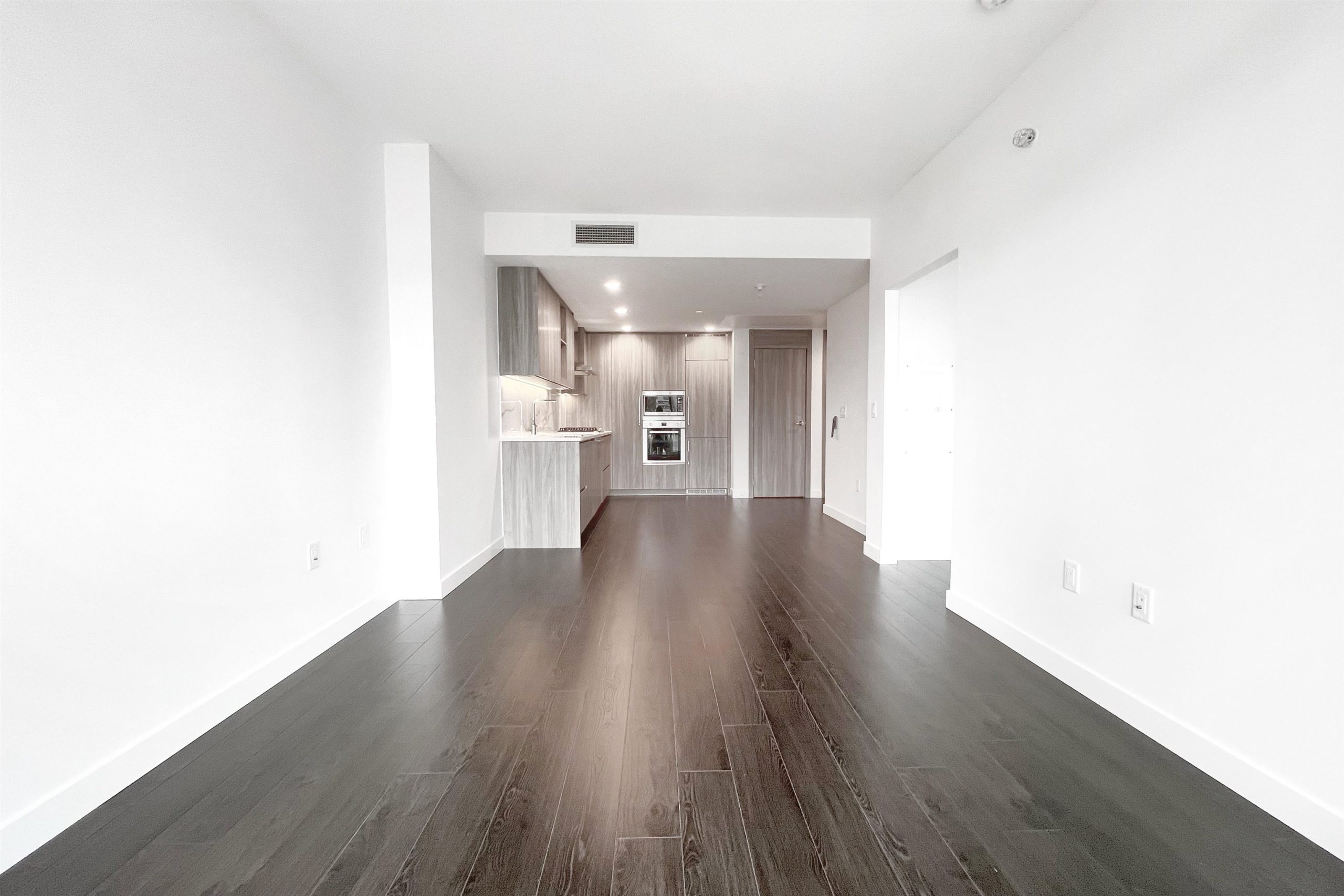 605 4880 LOUGHEED HIGHWAY 7