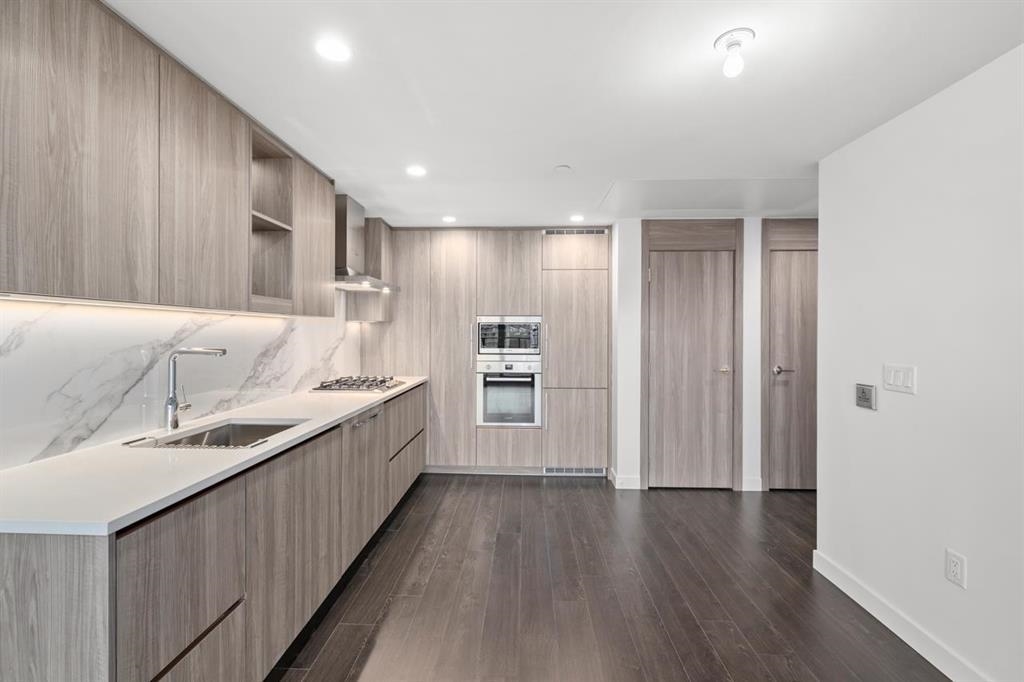 605 4880 LOUGHEED HIGHWAY 9