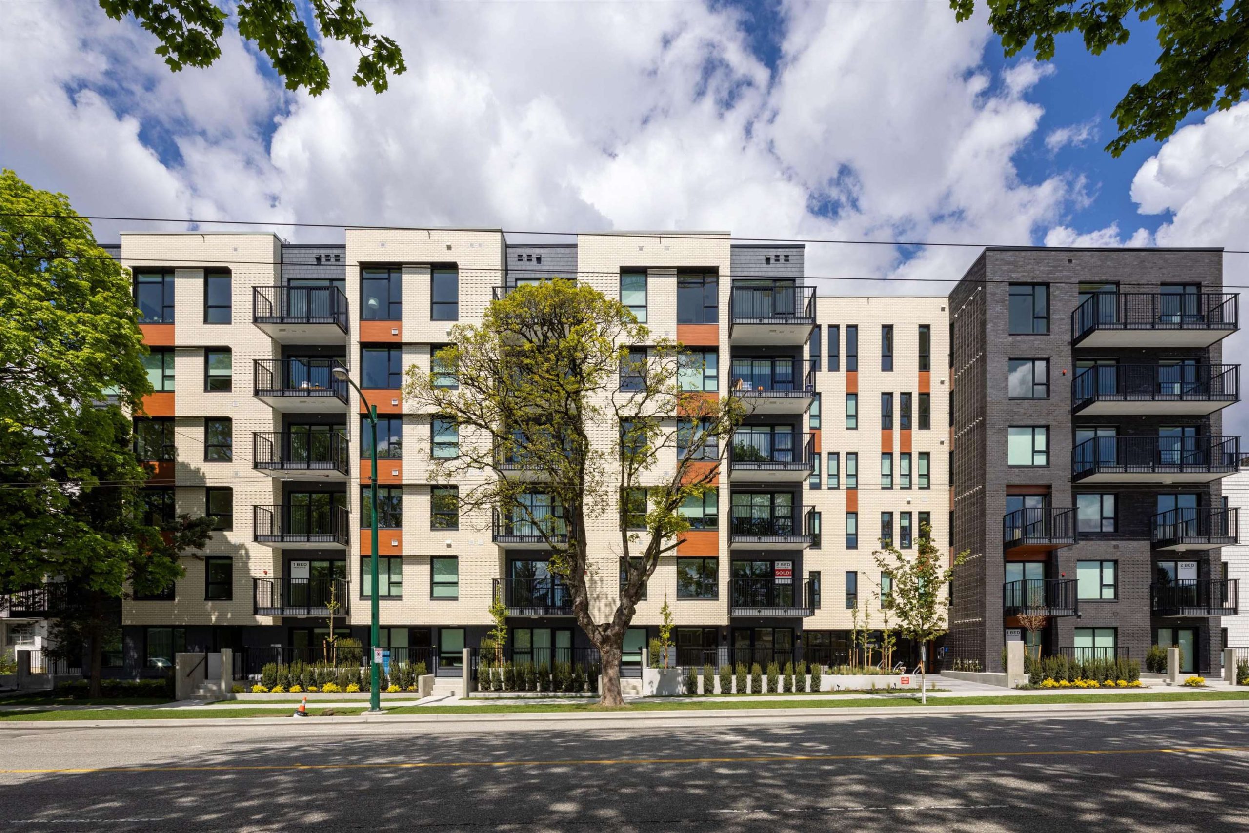 610 2235 E BROADWAY 12