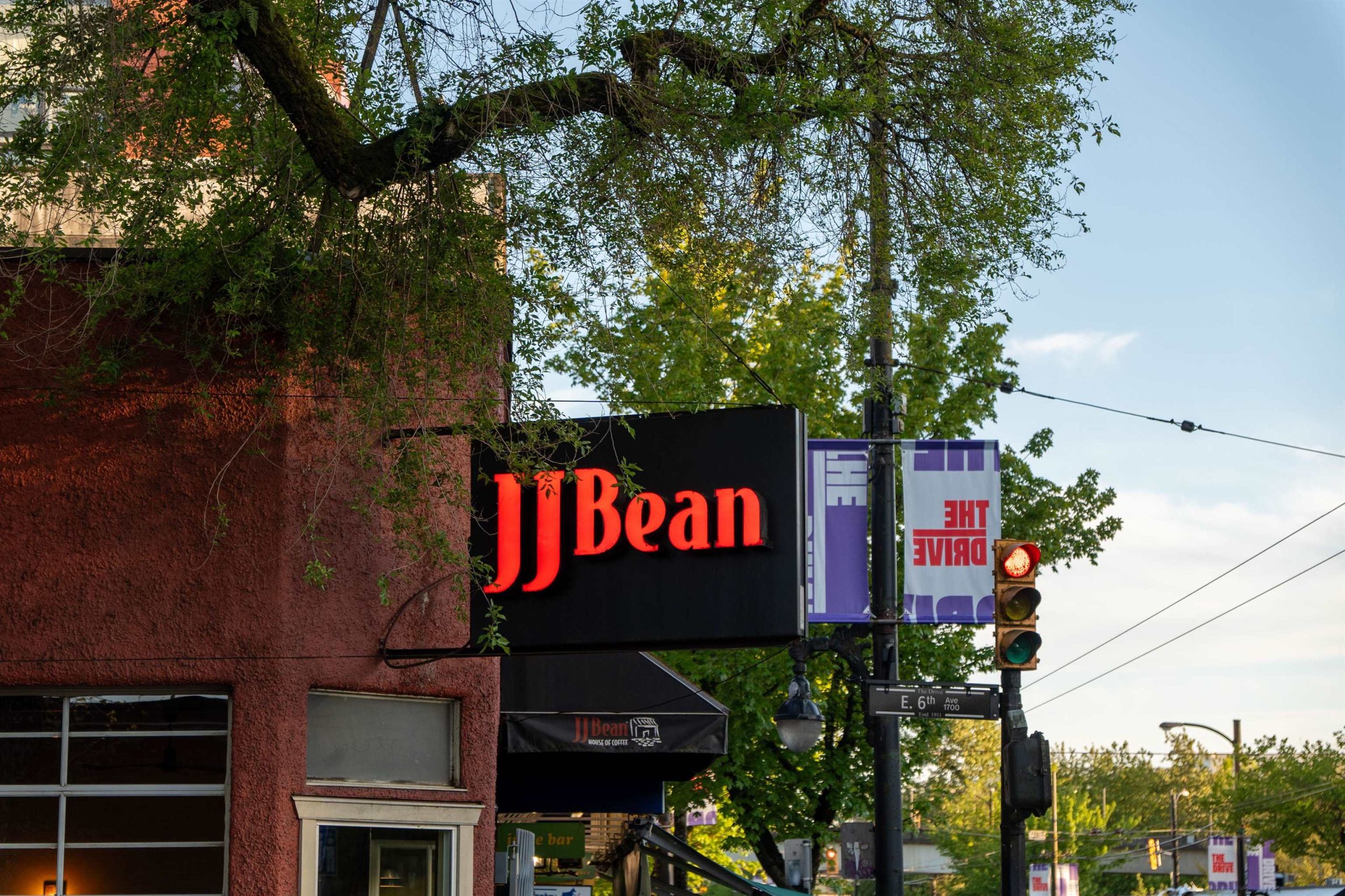 610 2235 E BROADWAY 15