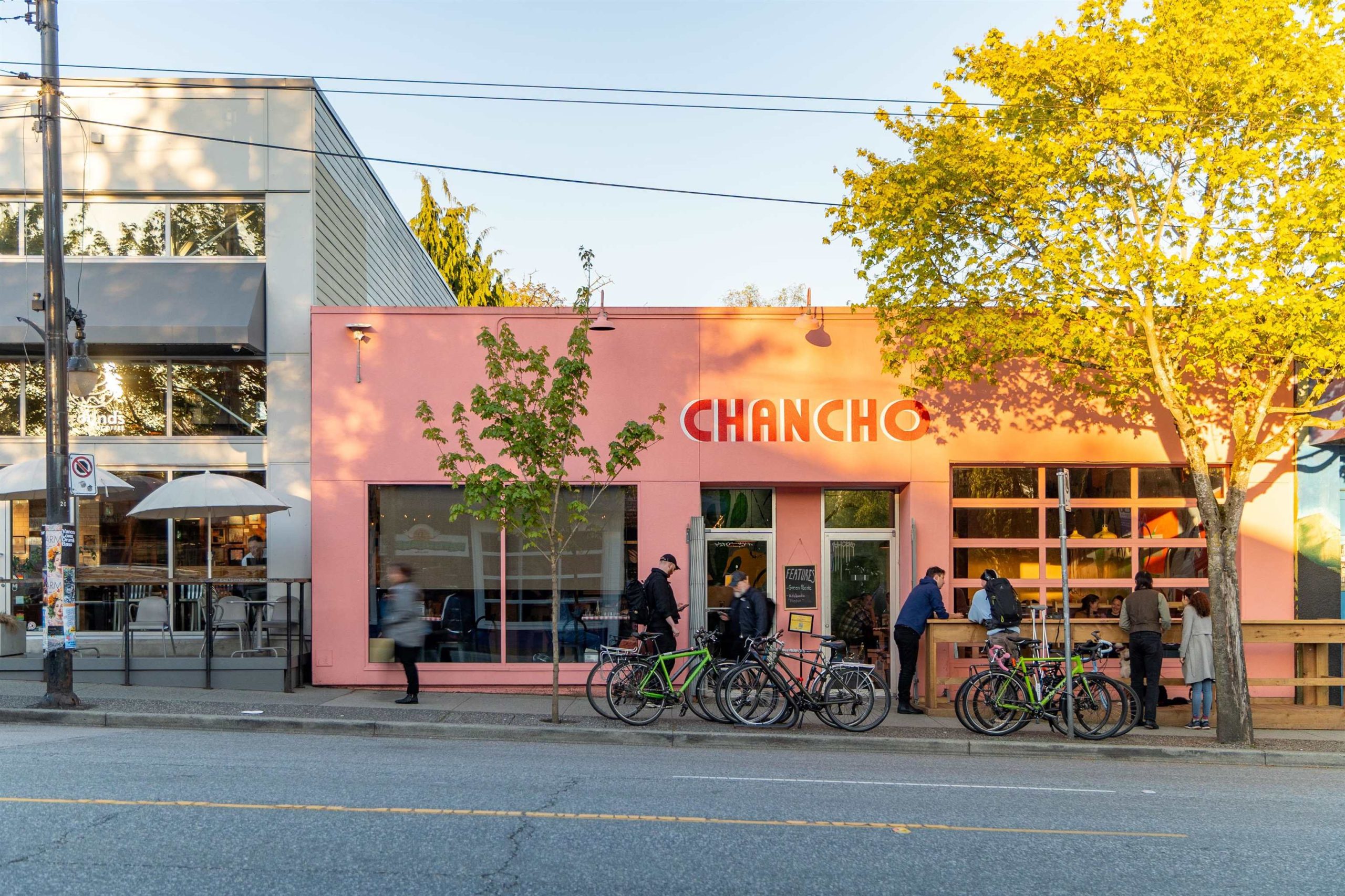 610 2235 E BROADWAY 19