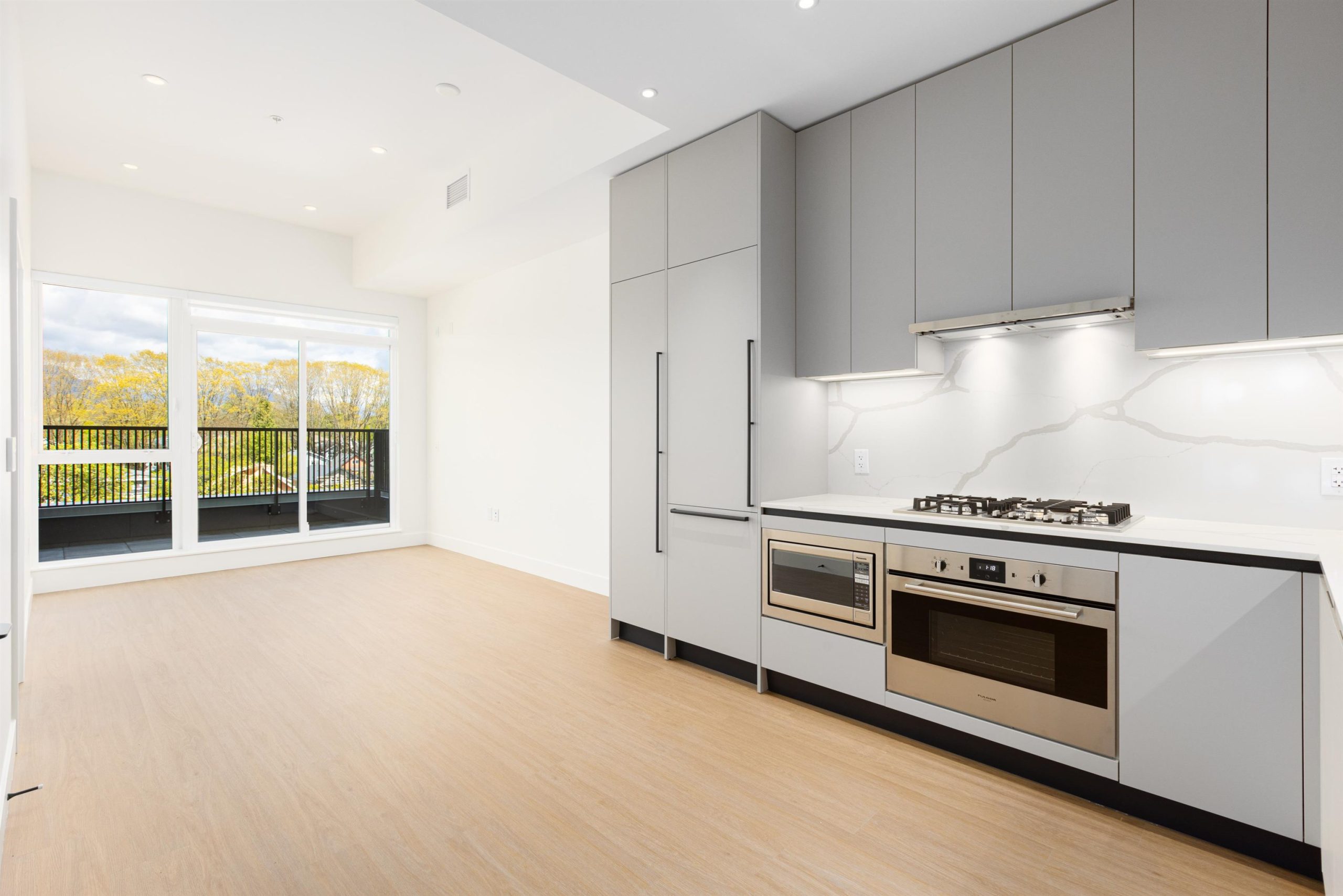 610 2235 E BROADWAY 2
