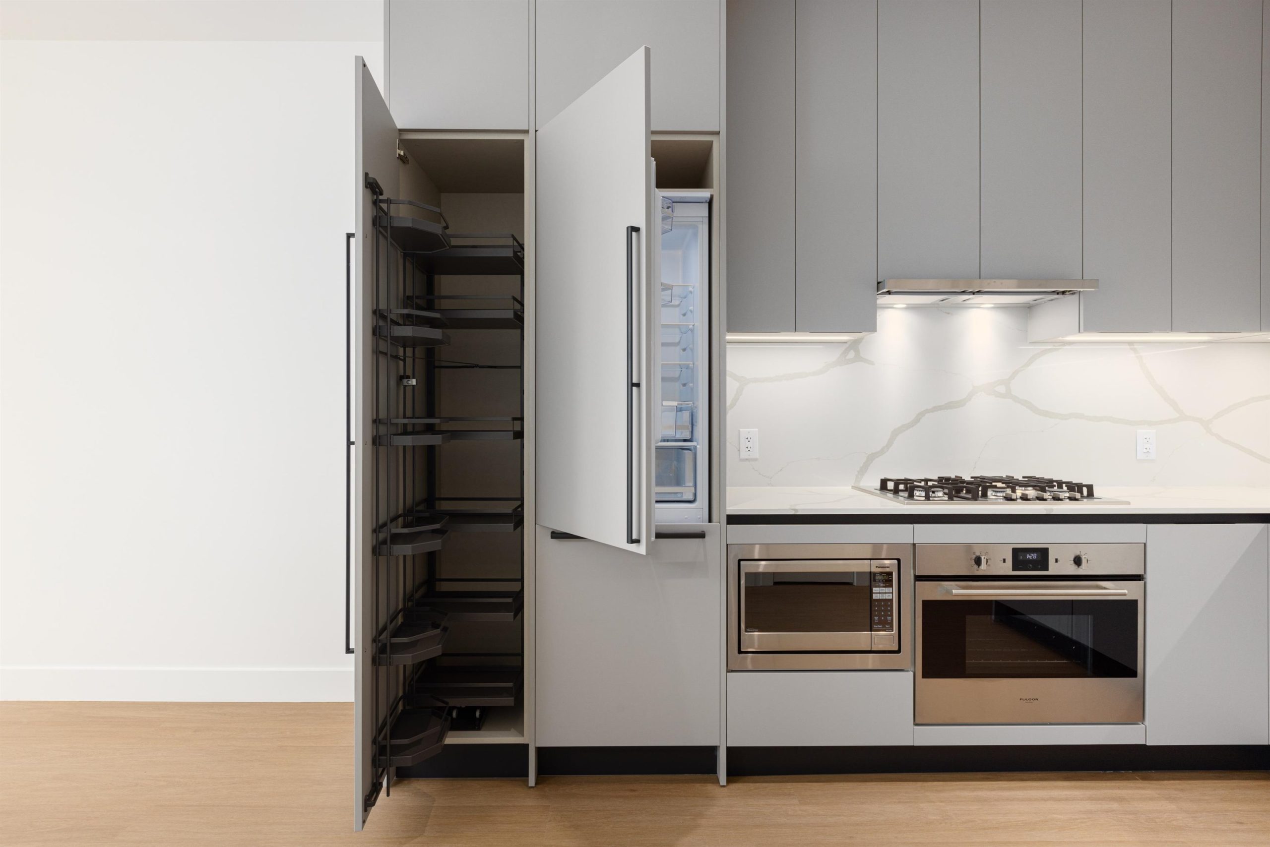 610 2235 E BROADWAY 3