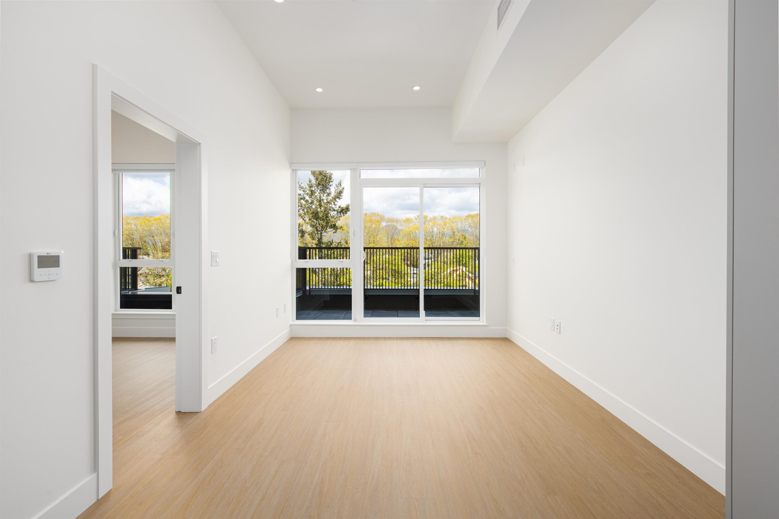 610 2235 E BROADWAY 5