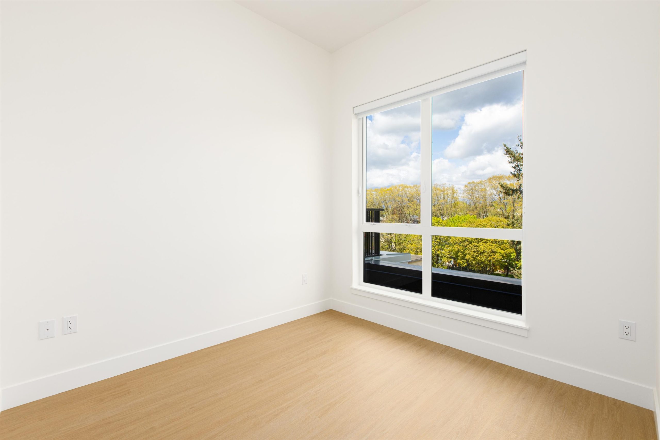 610 2235 E BROADWAY 7