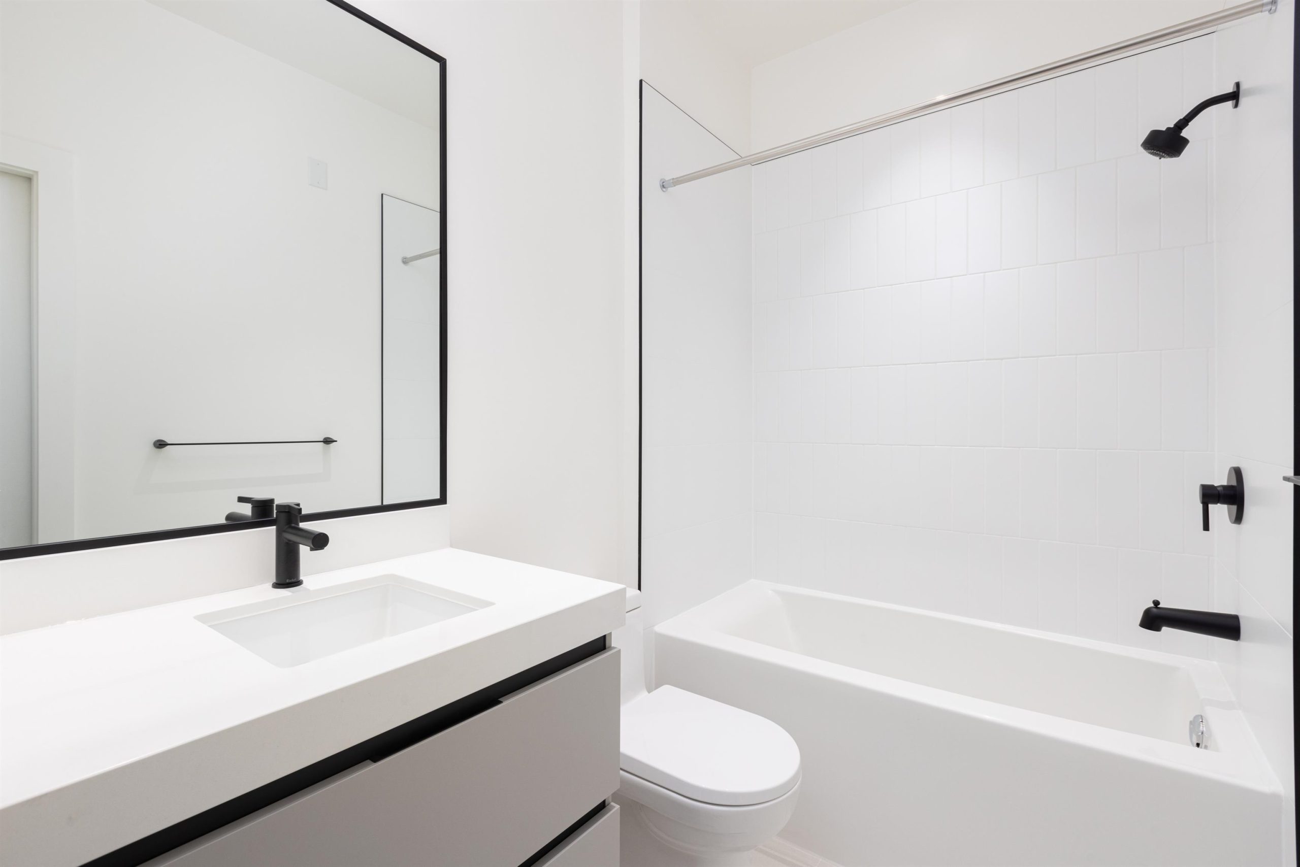 610 2235 E BROADWAY 8