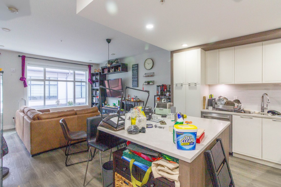 6 8447 115 STREET, DELTA 4