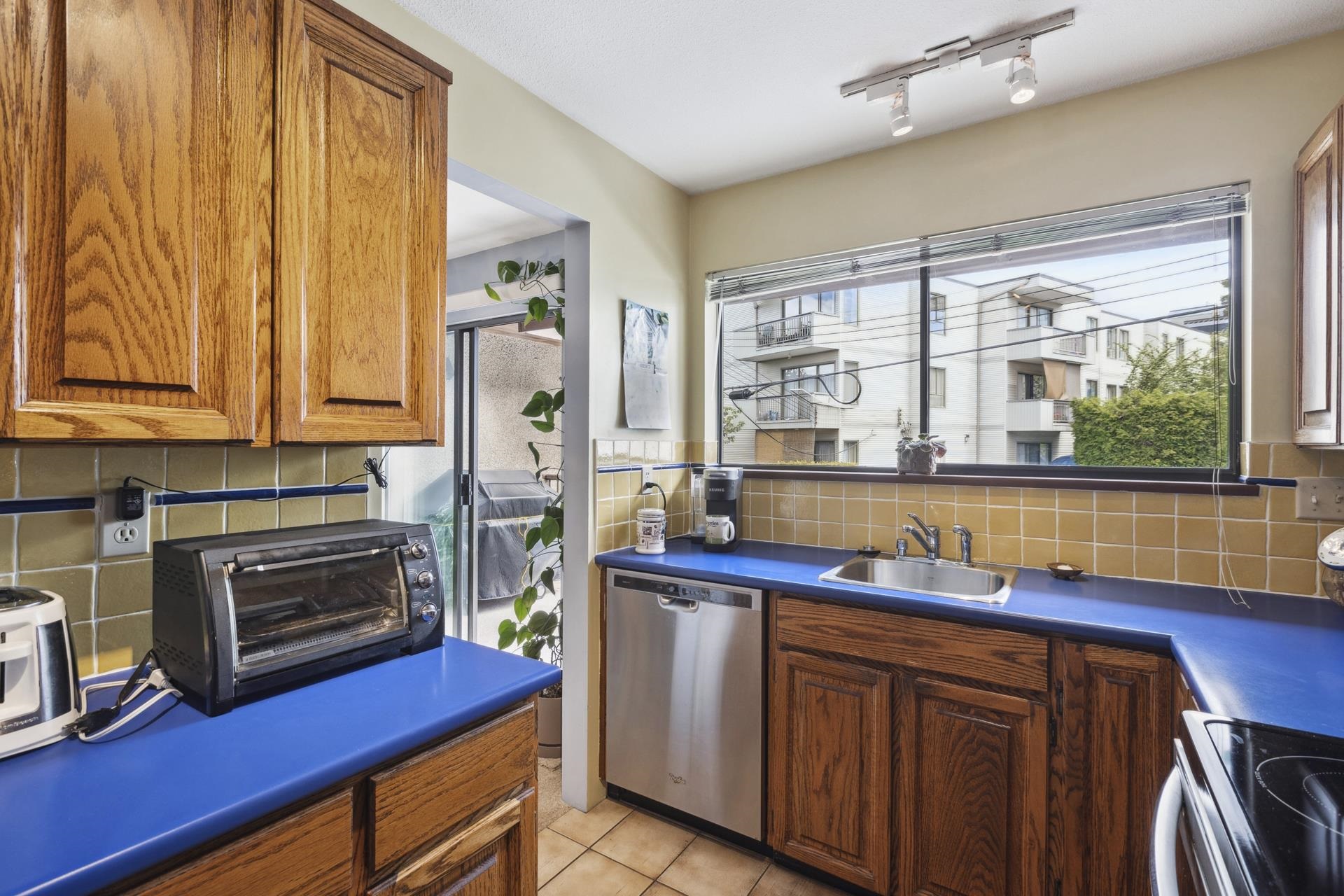 2 220 W 16TH STREET 18