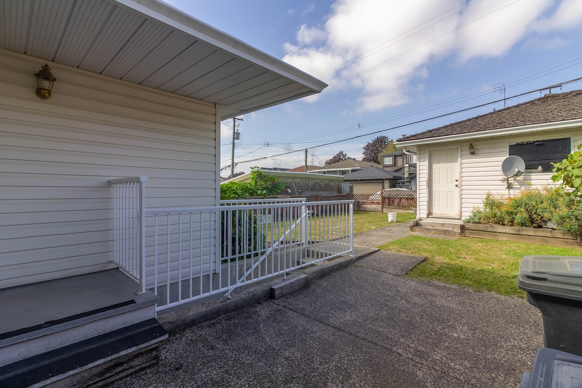 3797 PARKER STREET 24