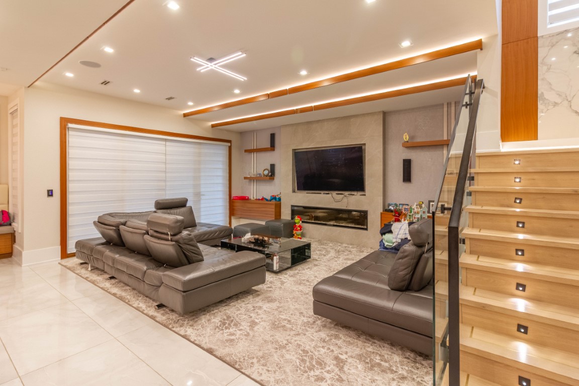 13906 35A AVENUE 9
